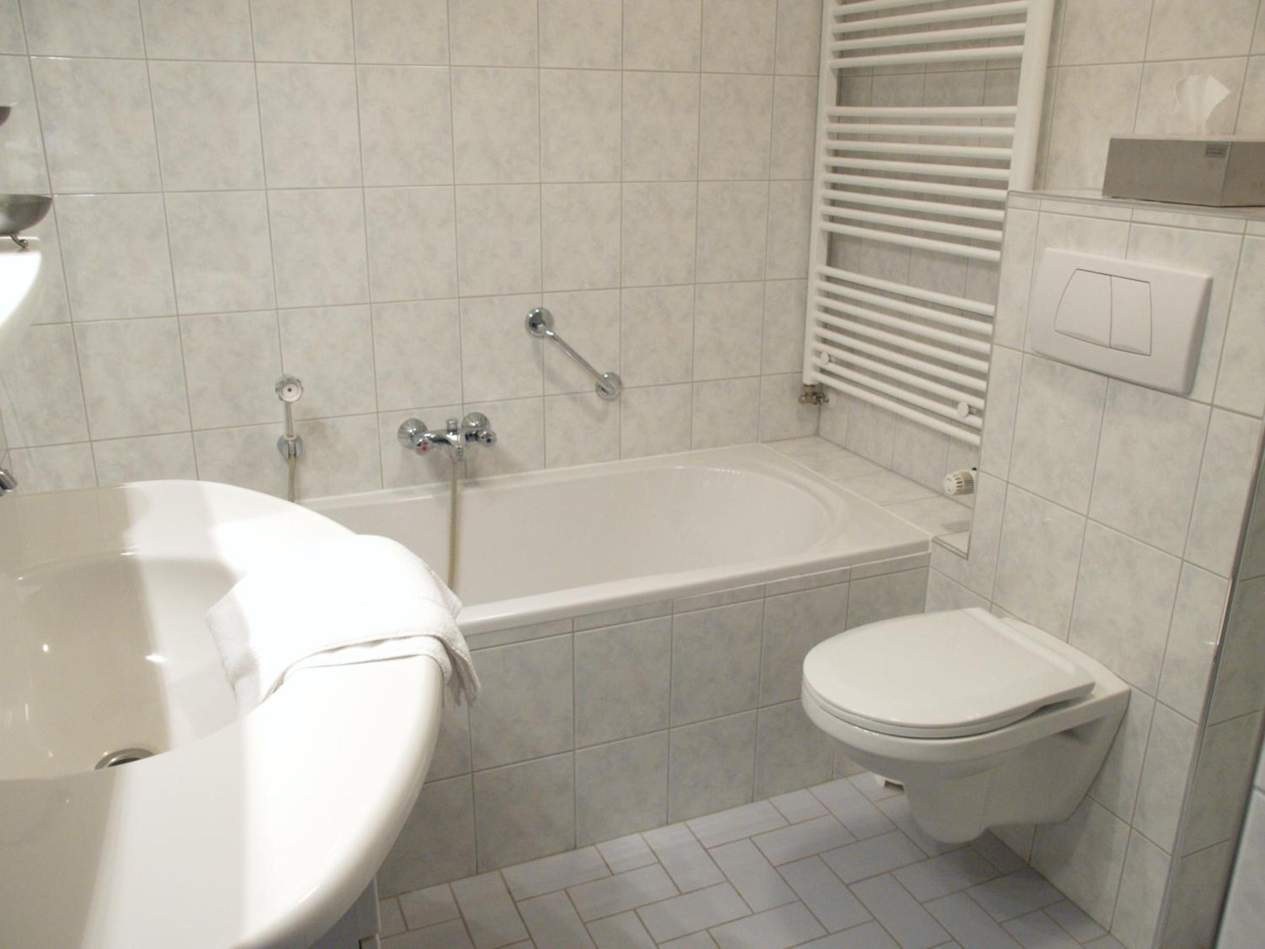 Double Room with Private Bathroom - Photo 3