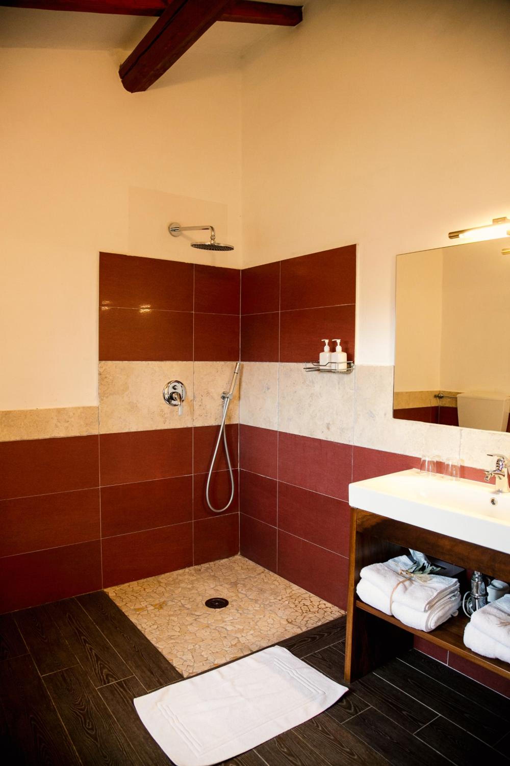 Double Room - Photo 8