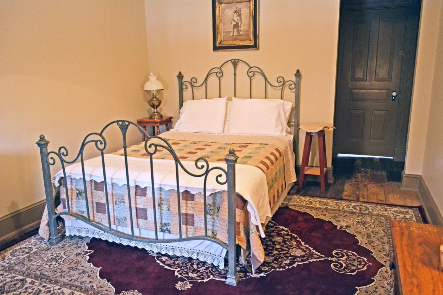 Standard Queen Room 2