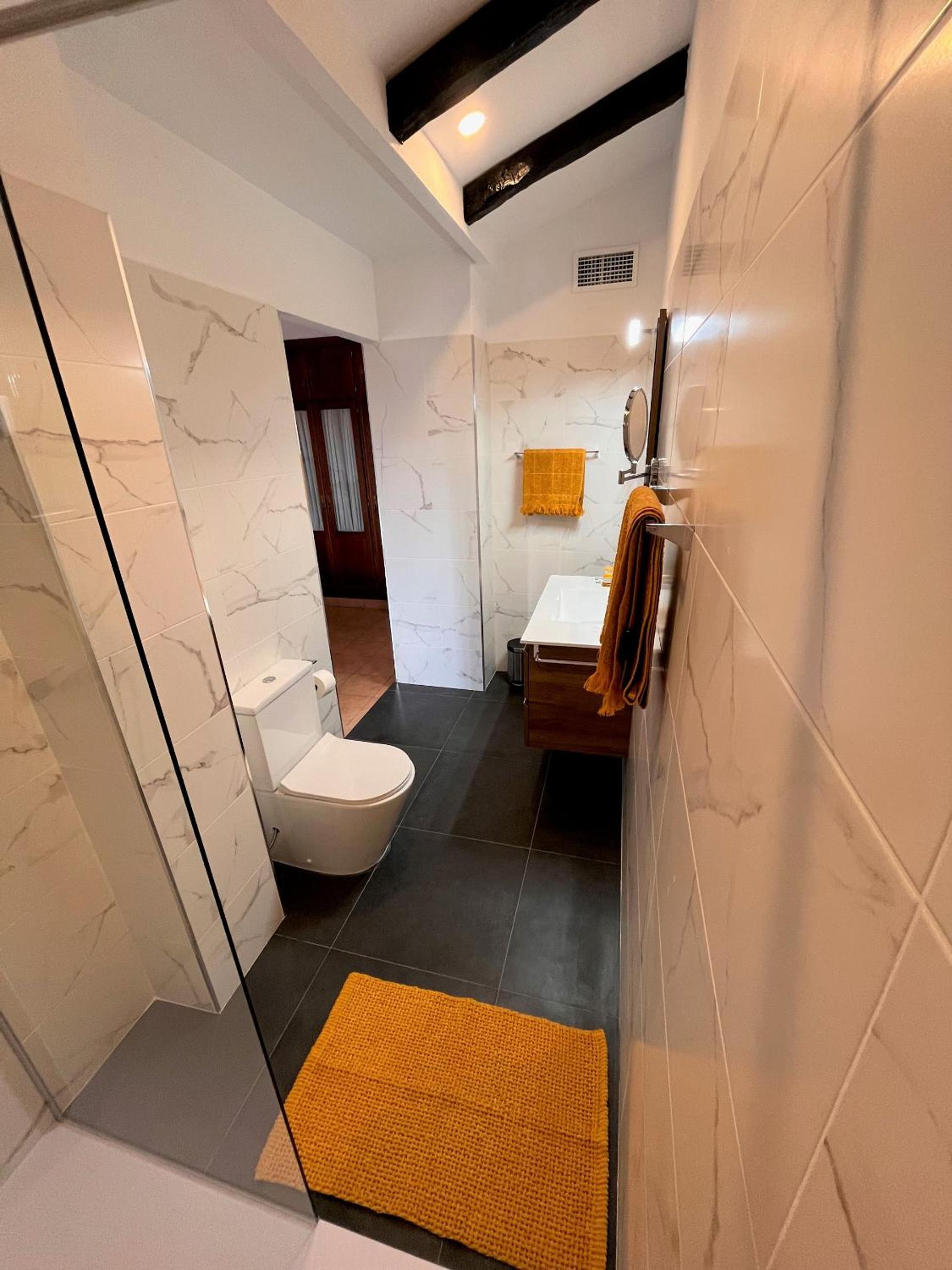 Deluxe Double Room with Balcony photo 3