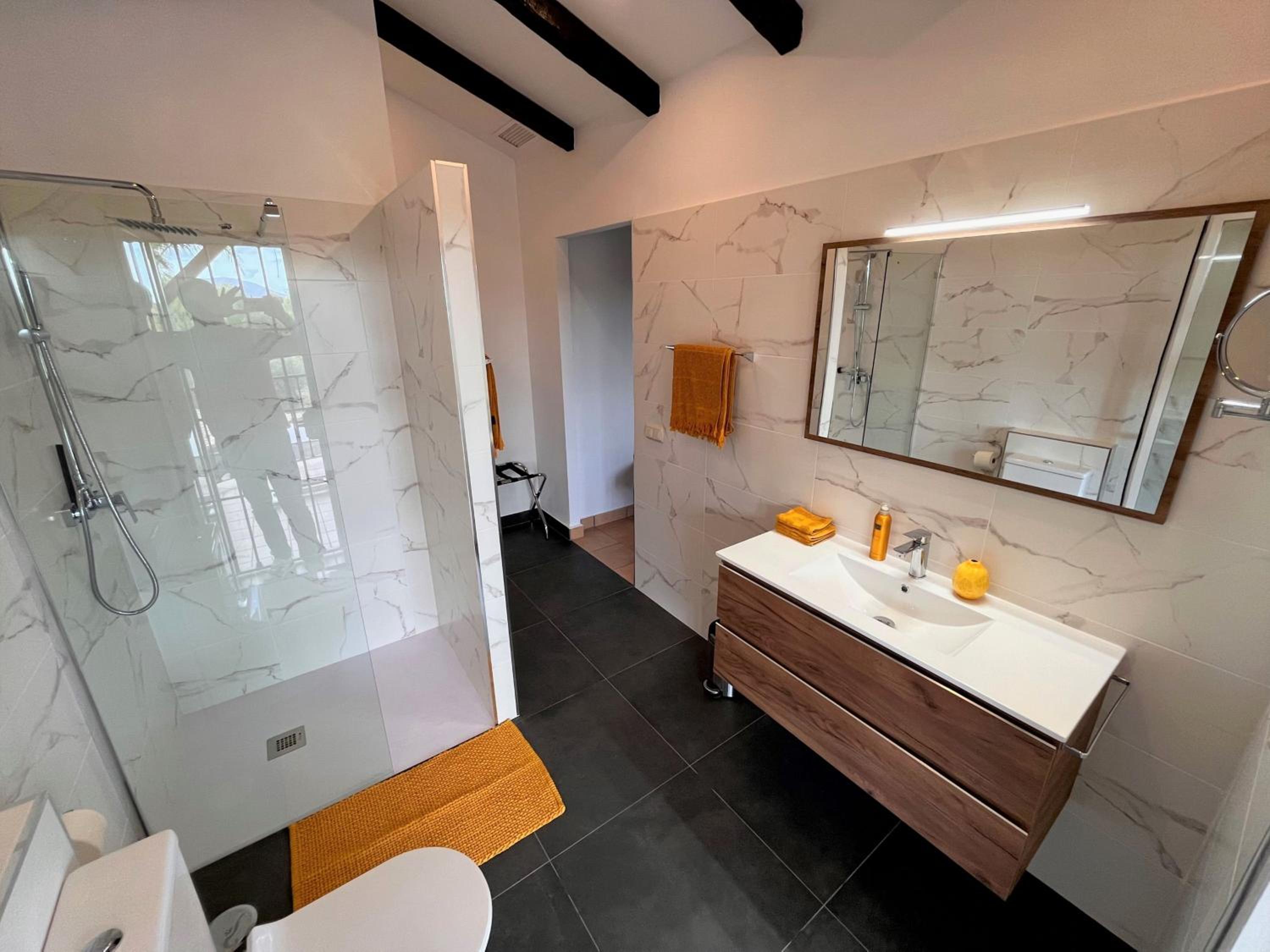 Deluxe Double Room with Balcony photo 3
