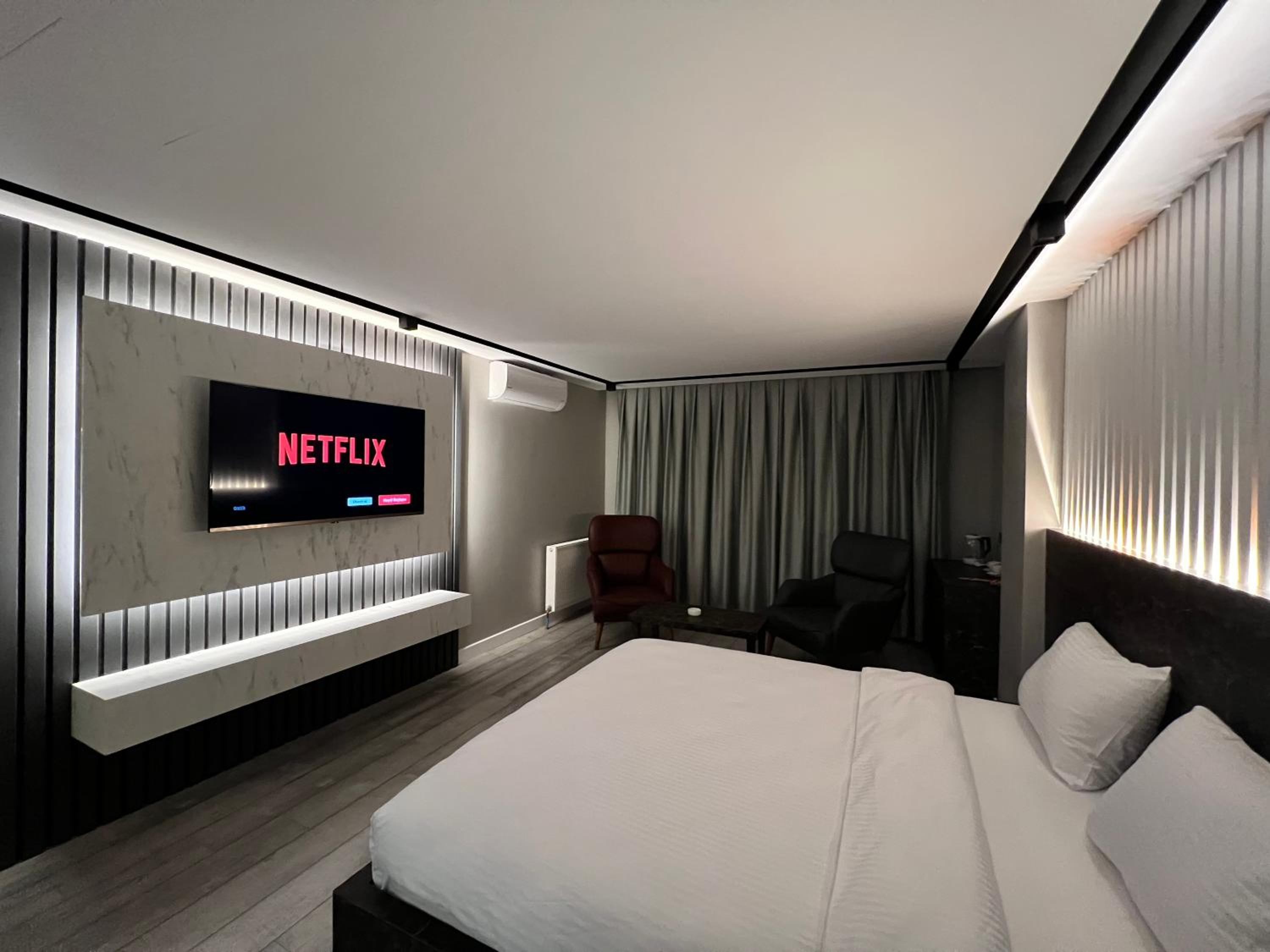 Deluxe Room - Photo 3
