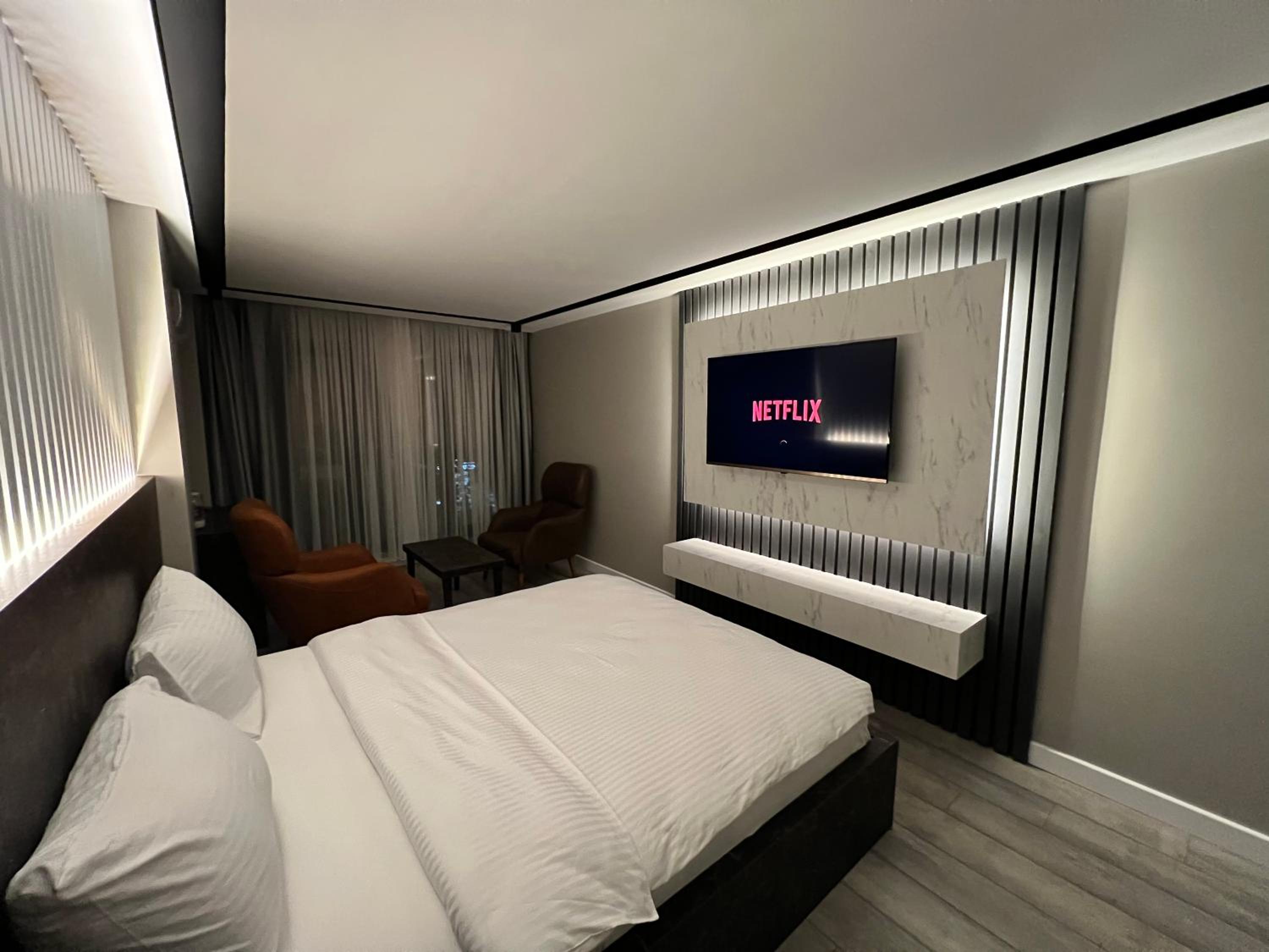 Deluxe Room - Photo 4