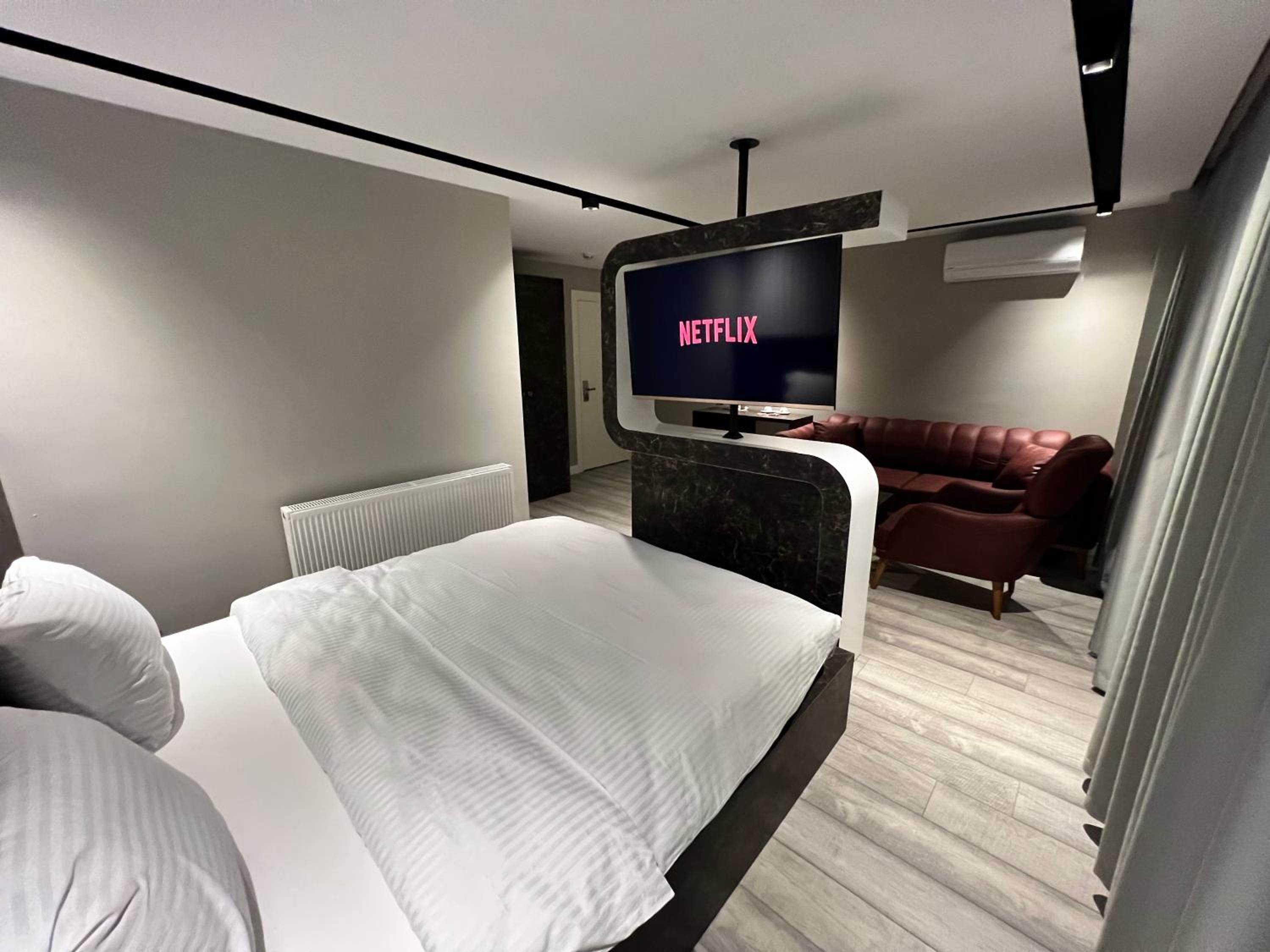Deluxe Room - Photo 5