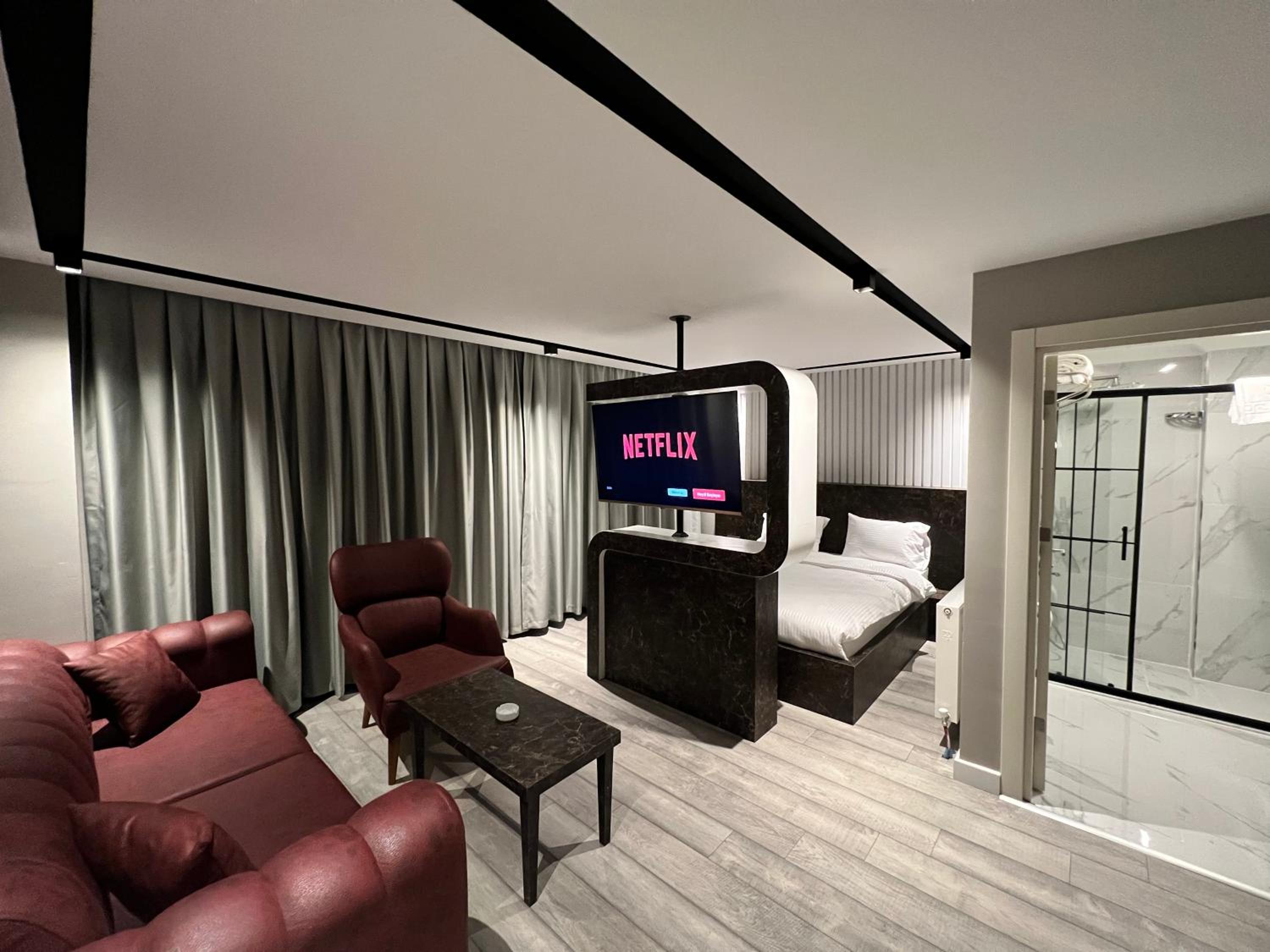 Deluxe Room - Photo 1