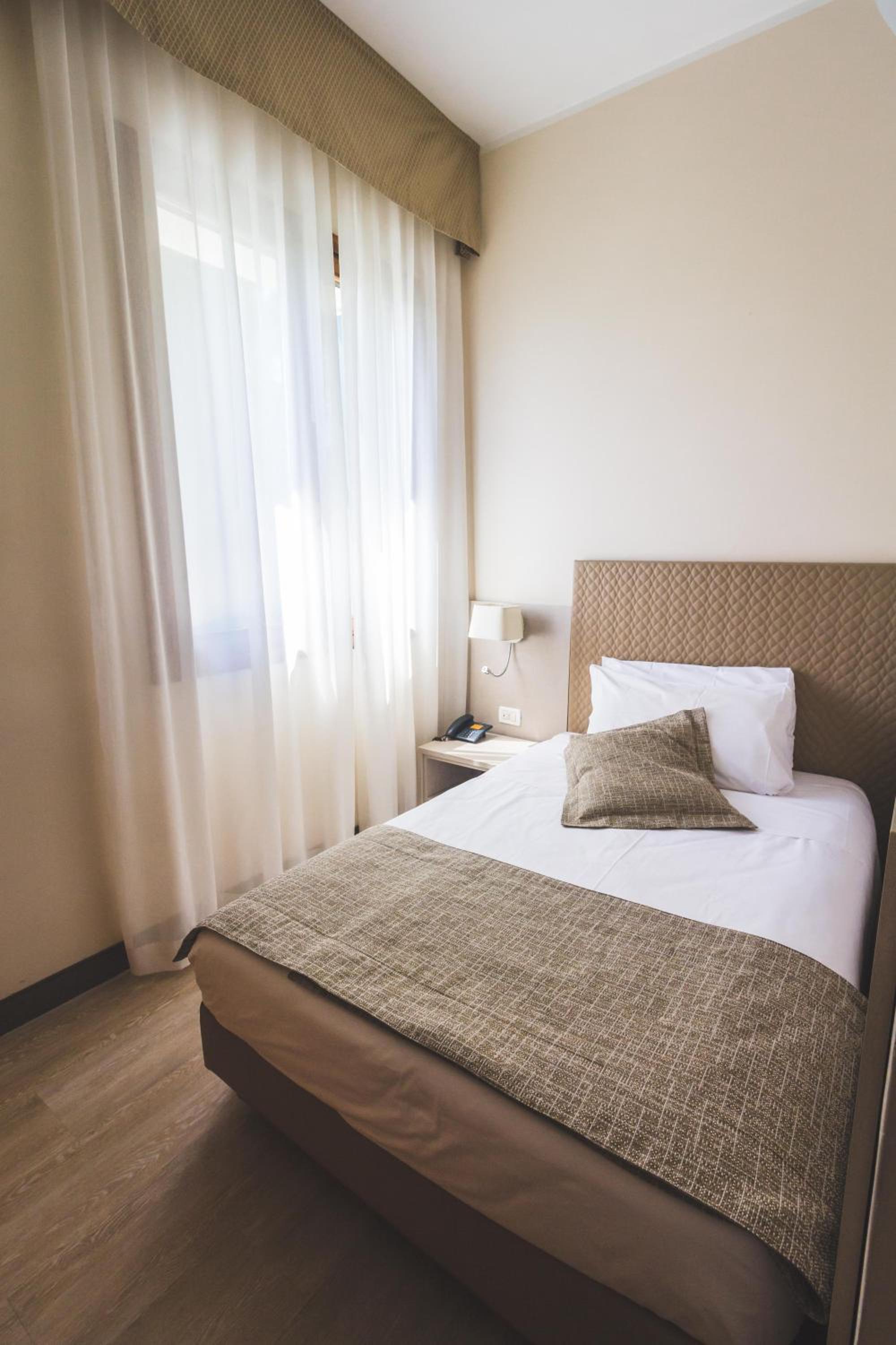 Standard single room