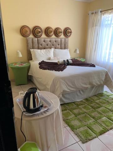 Deluxe Double Room with Shower - Photo 4