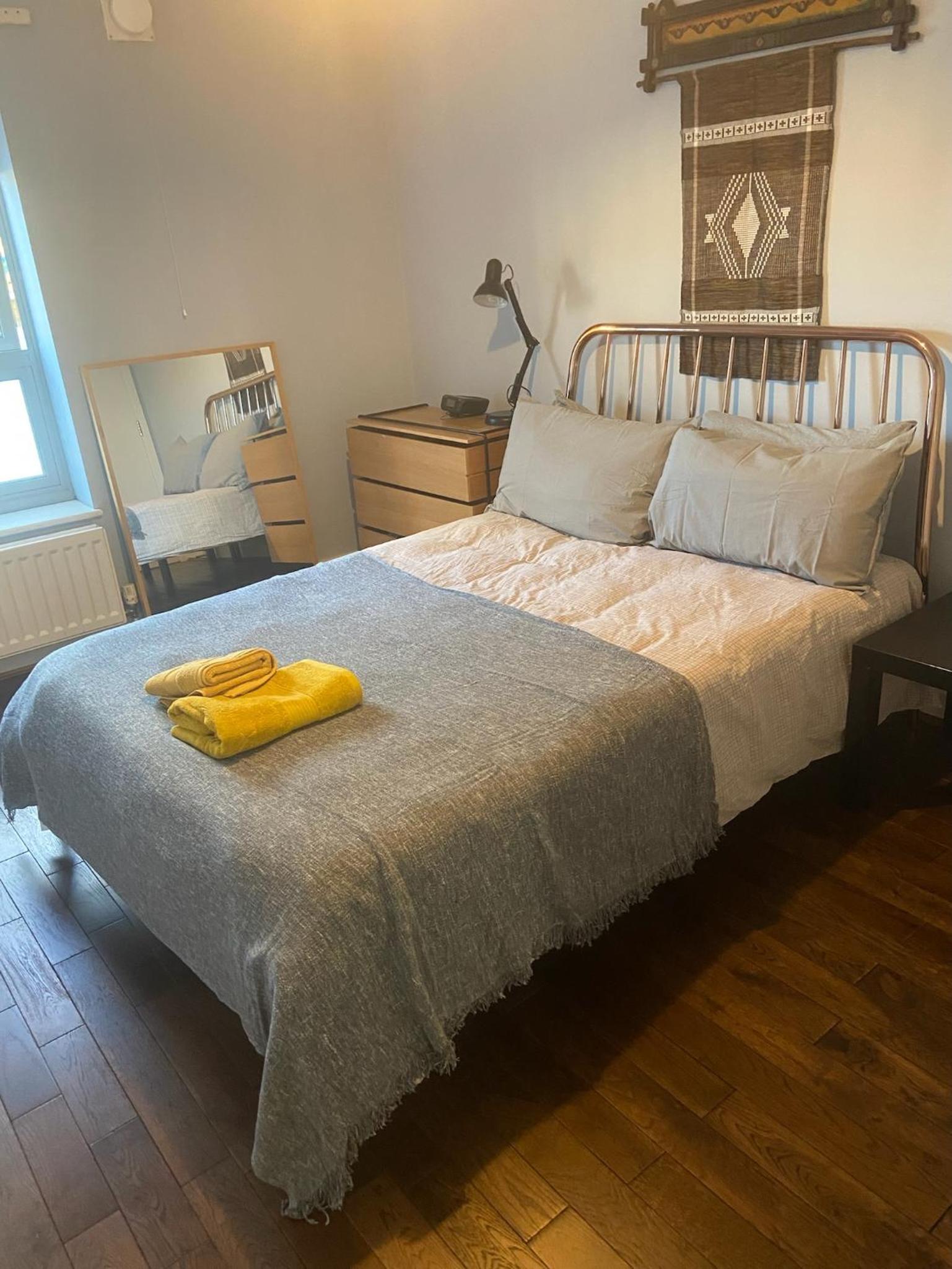 One-Bedroom Apartment photo 1