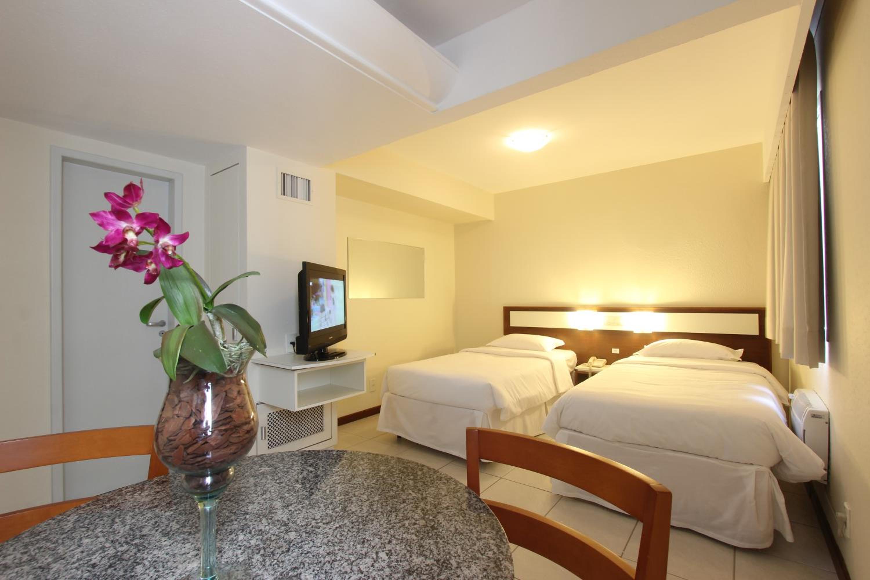Standard Twin Room - Photo 1
