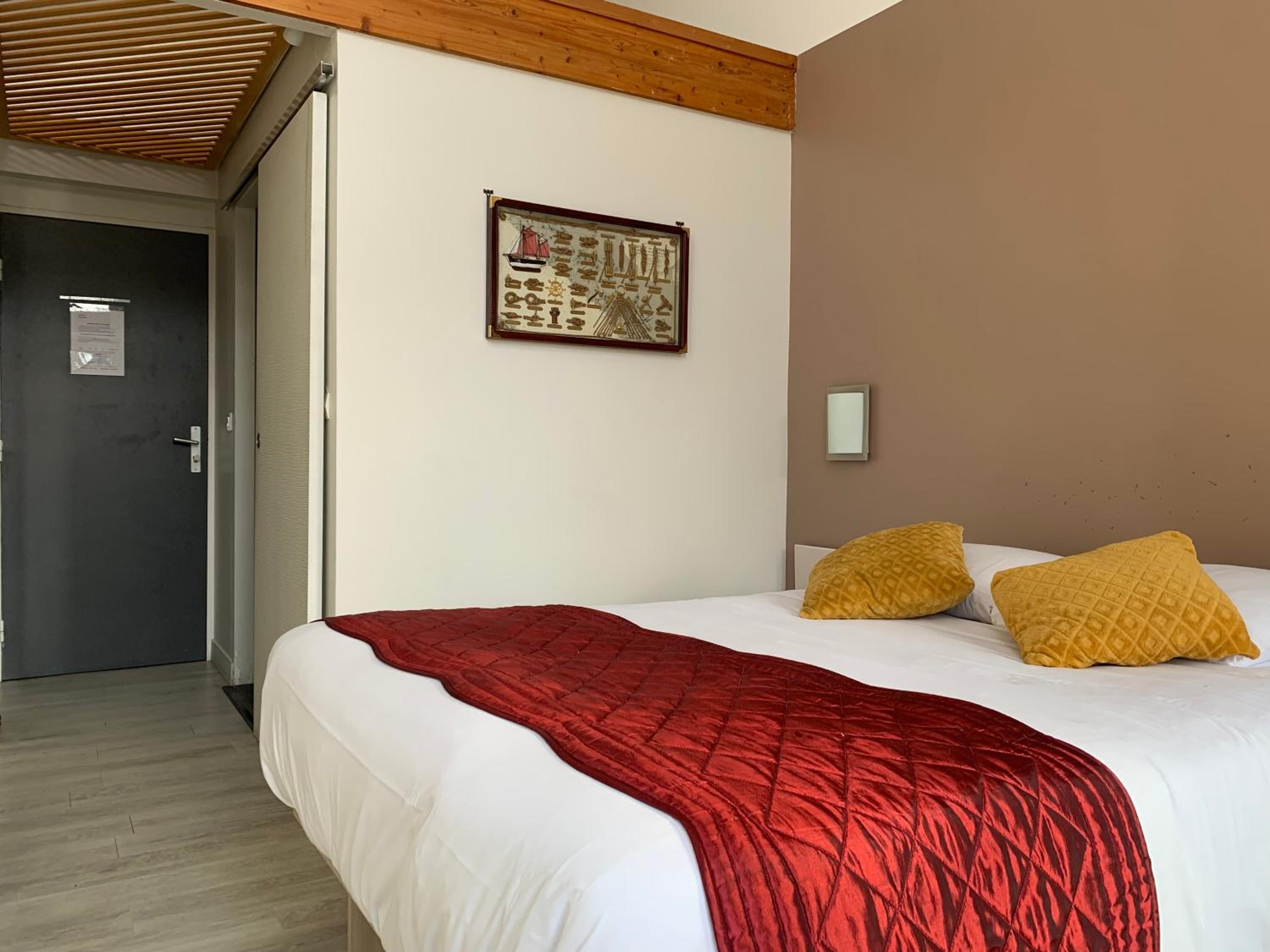 Double Room - Photo 18