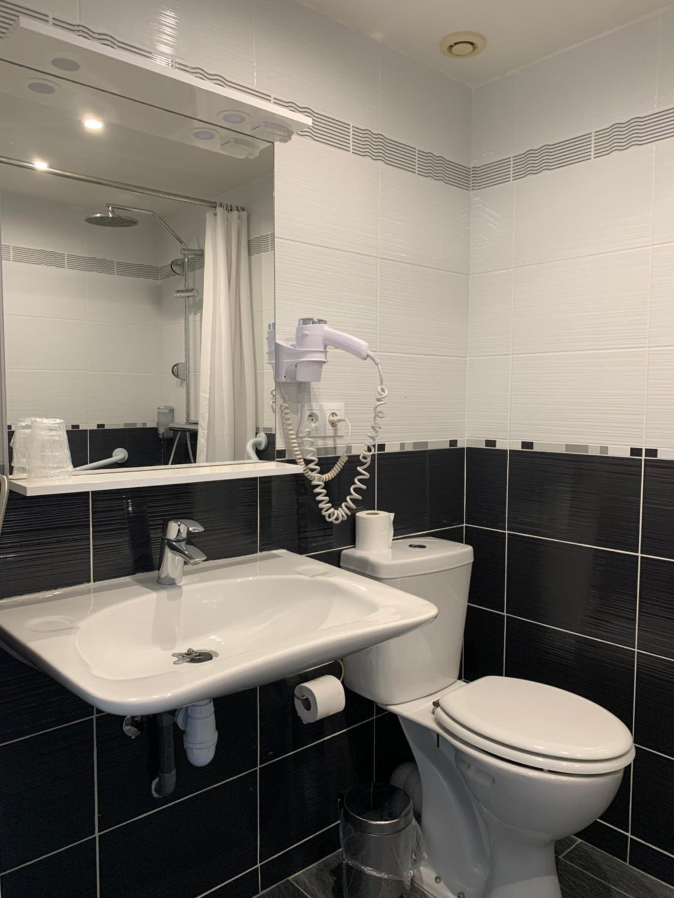 Double Room - Photo 25