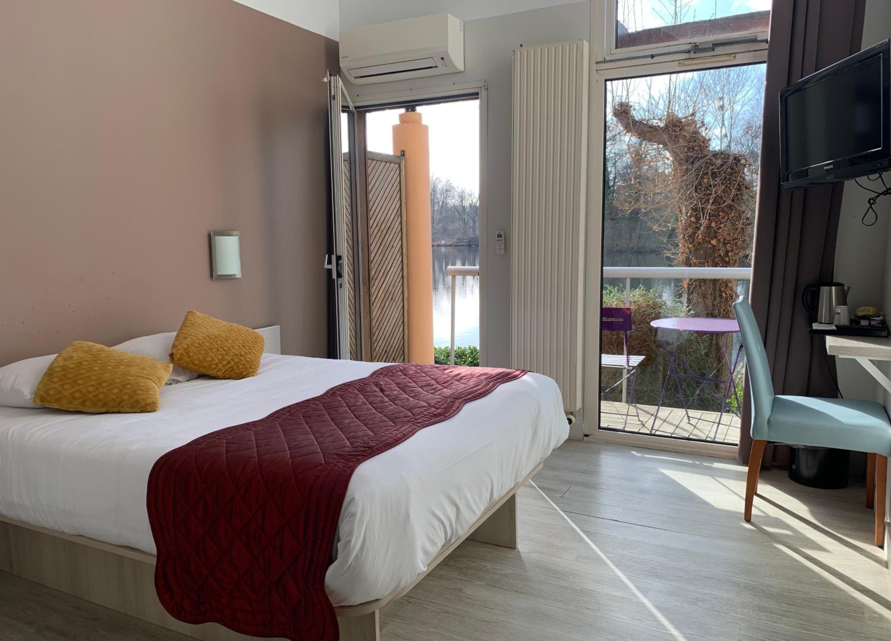Double Room - Photo 17