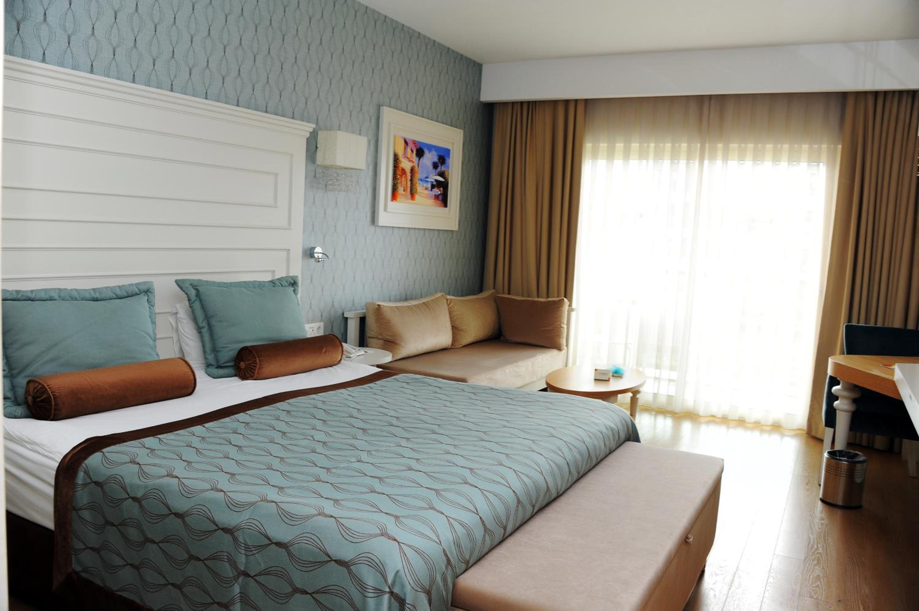 Standard Double or Twin Room with Side Seaview