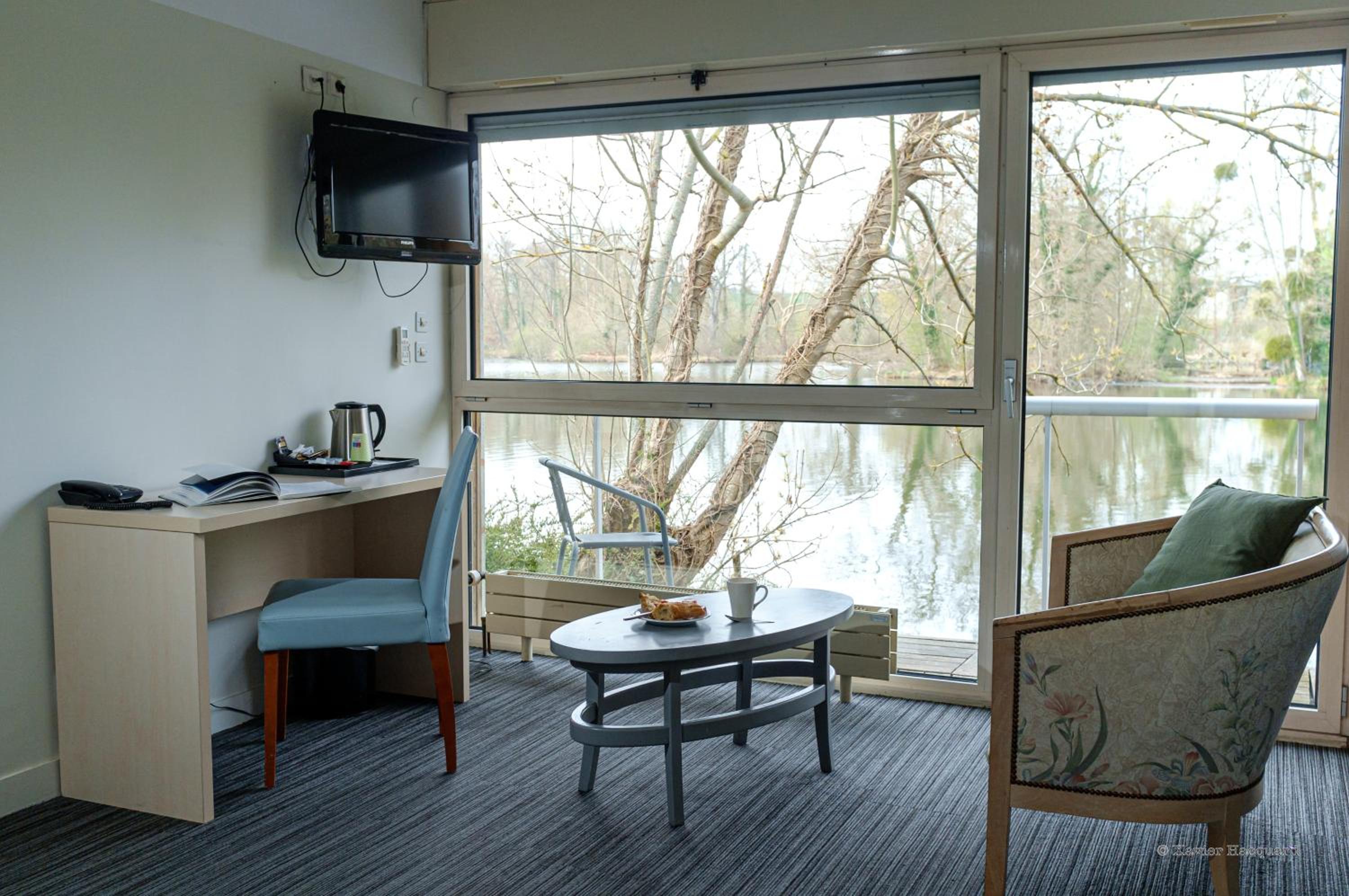 Family Room - Photo 16