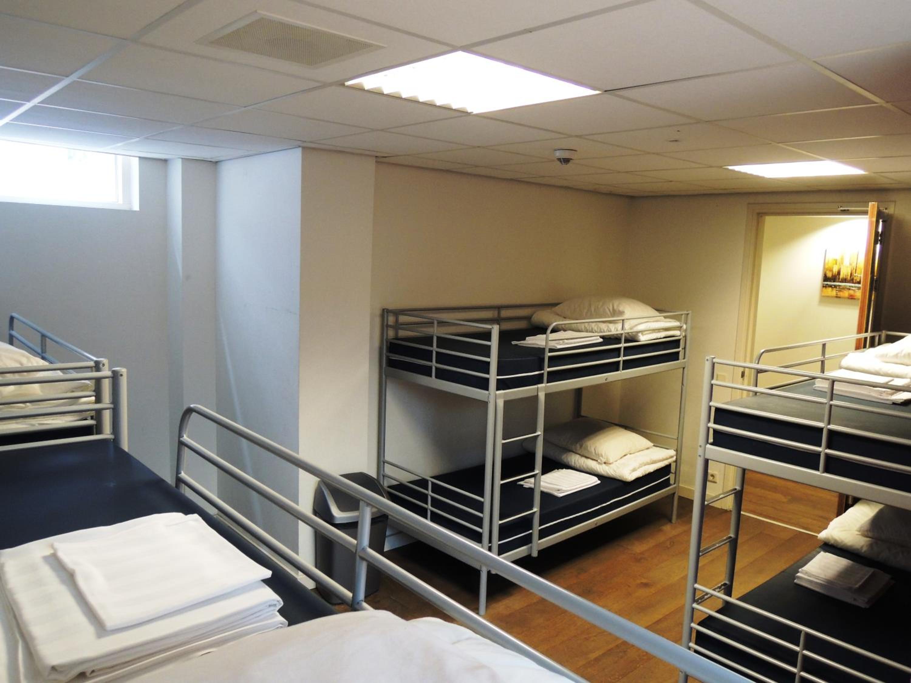 Bed in 8-Bed Dormitory Room photo 3