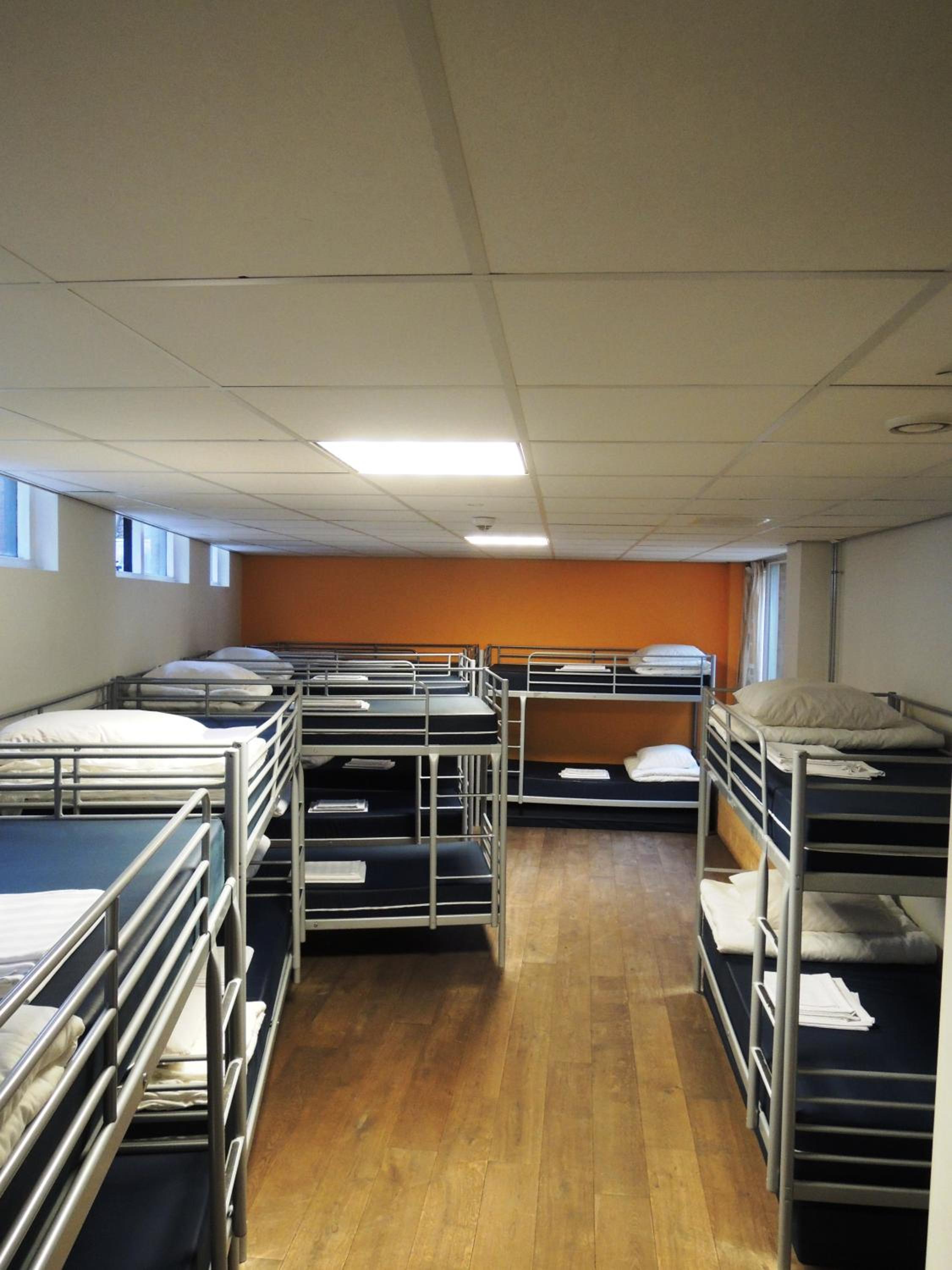 Single Bed in 14-Bed Dormitory Room photo 3