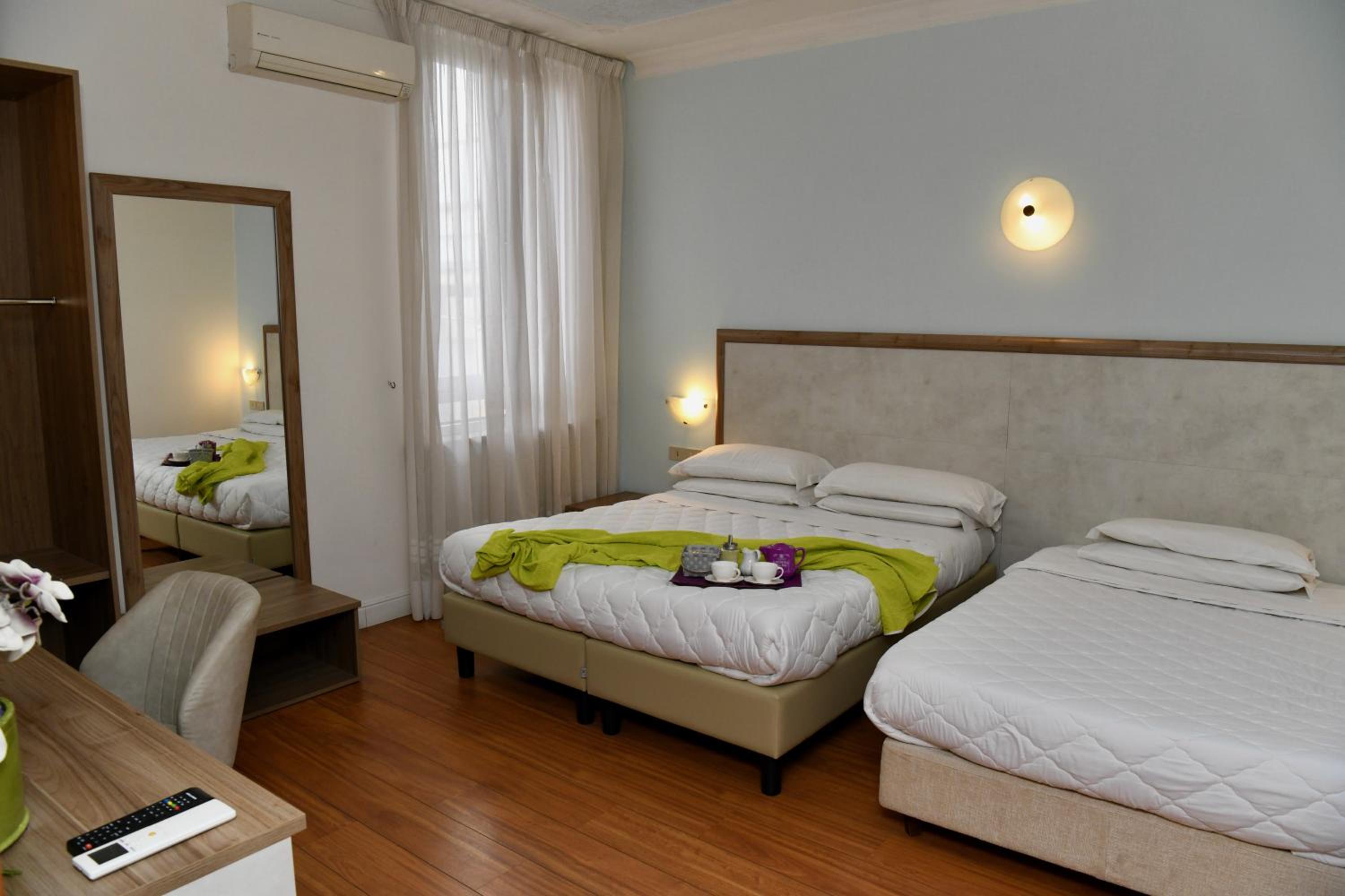 Large Room photo 3