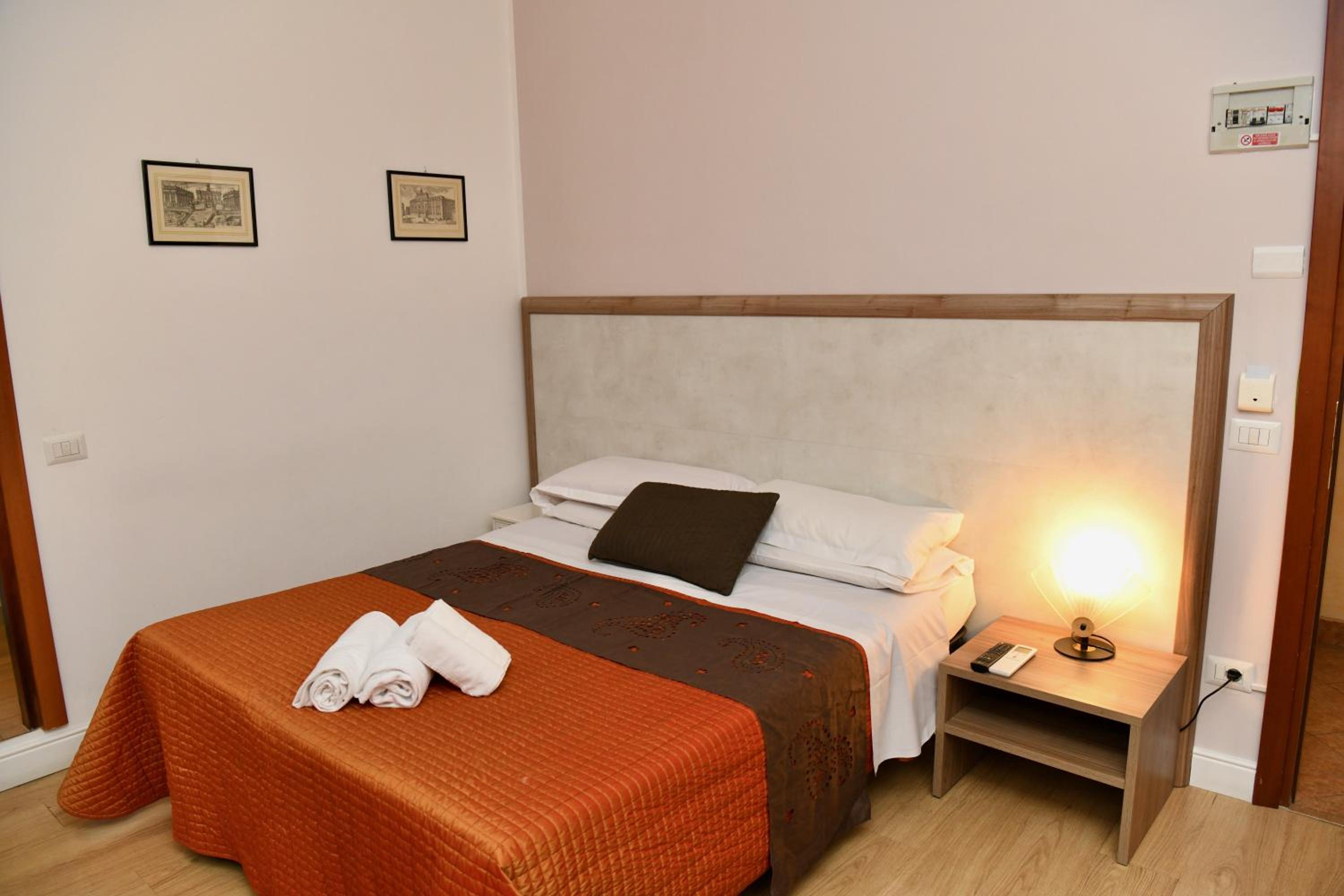 Standard Double or Twin Room photo 1