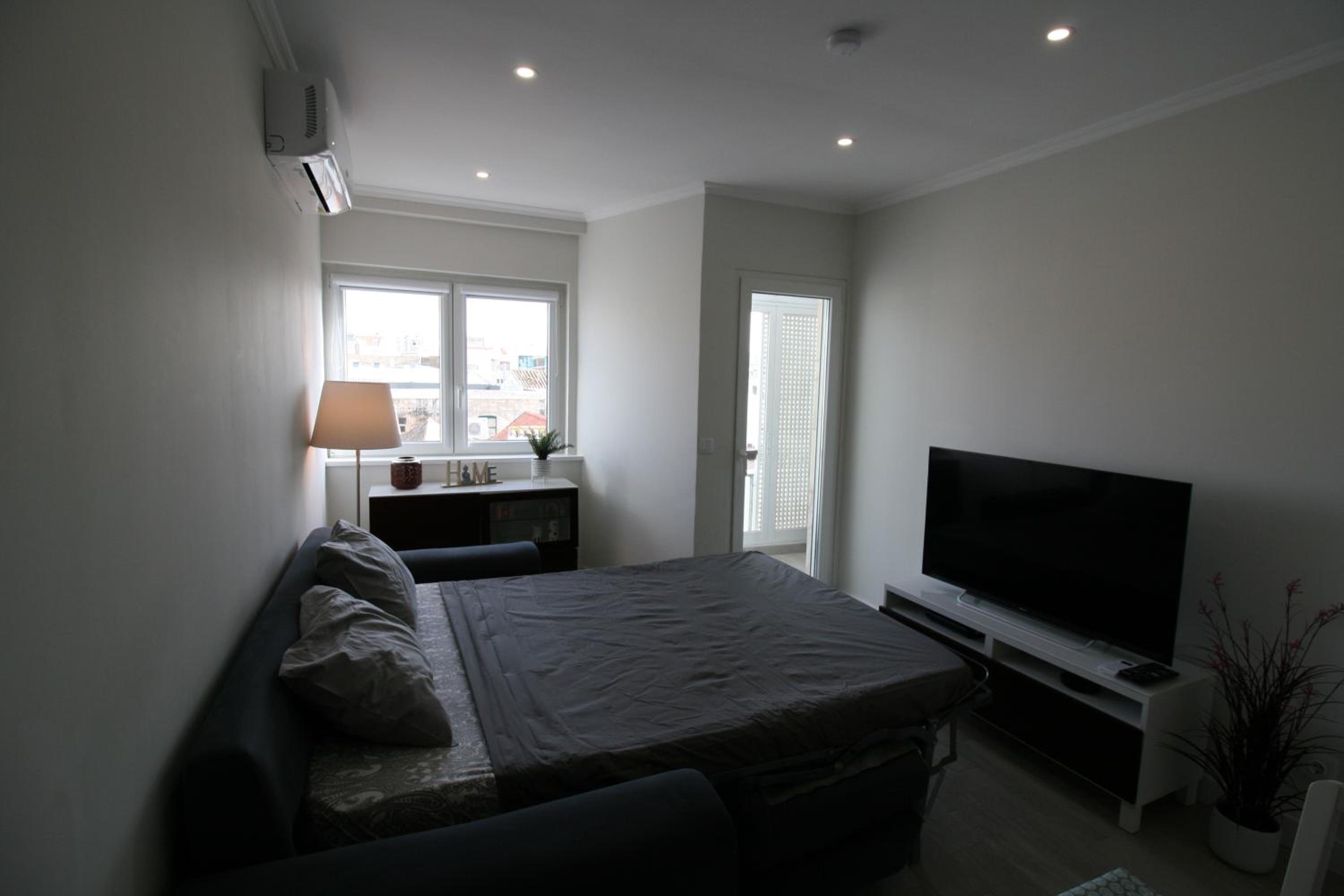 One-Bedroom Apartment - Photo 43