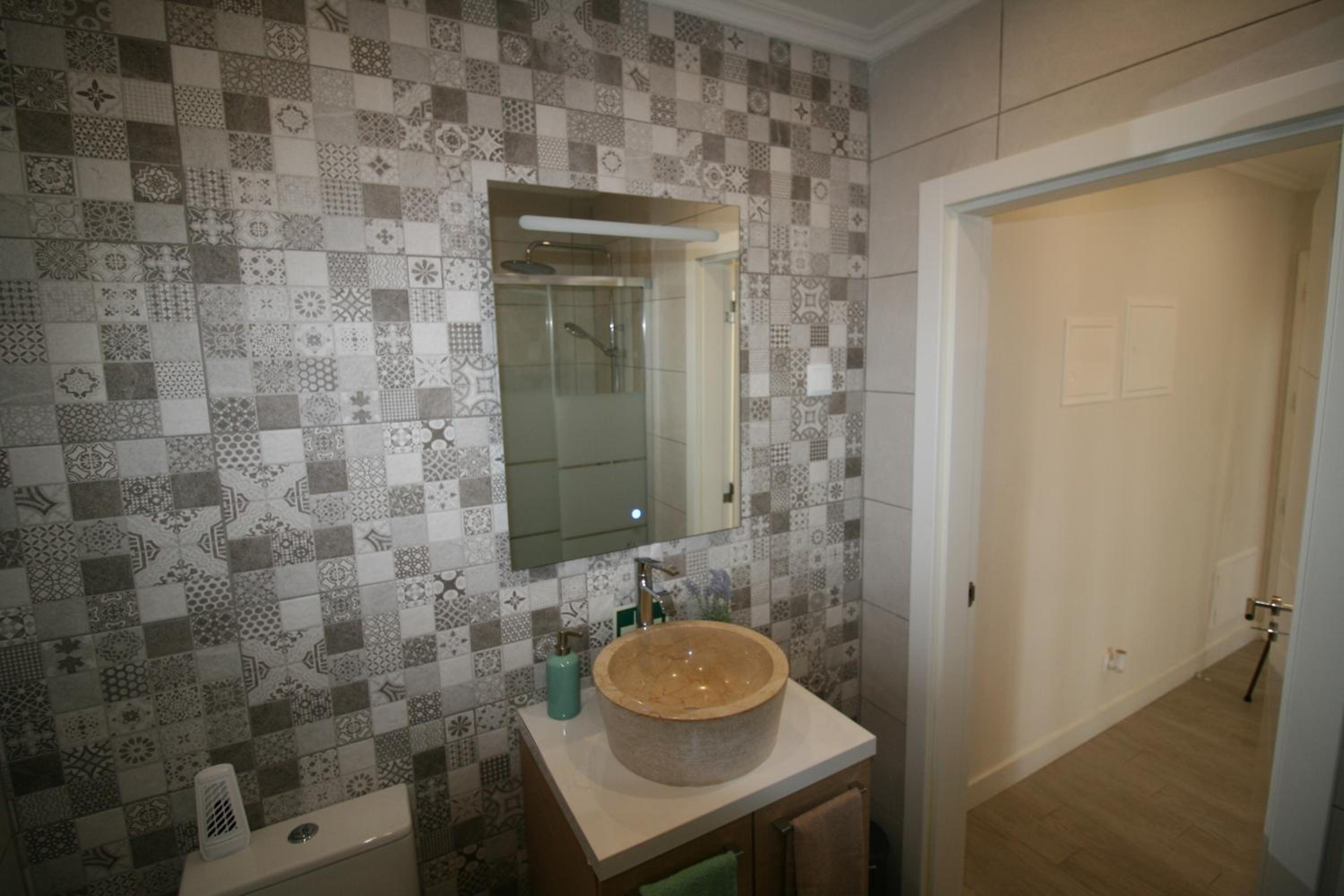One-Bedroom Apartment - Photo 2