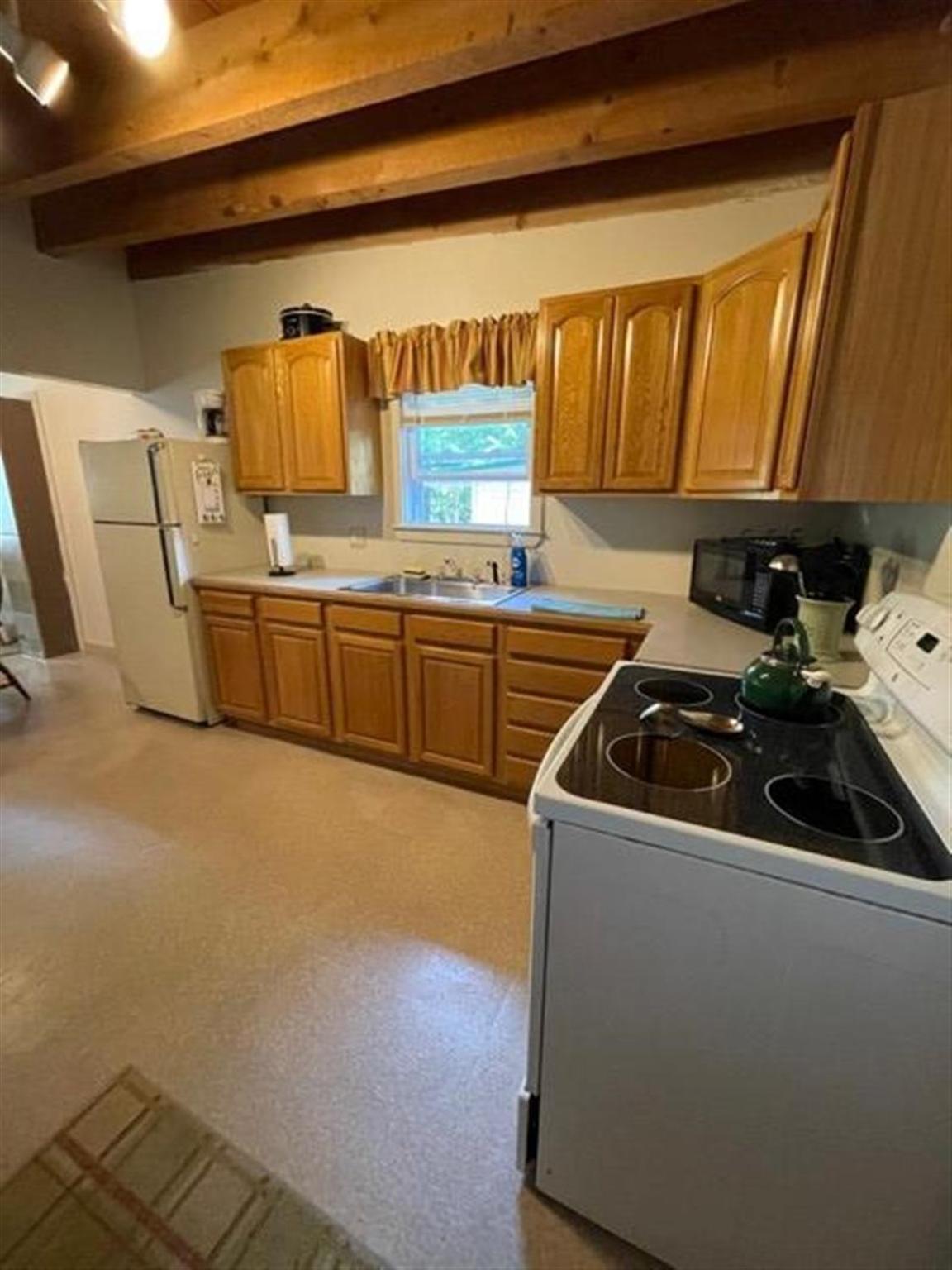 Three-Bedroom House photo 2