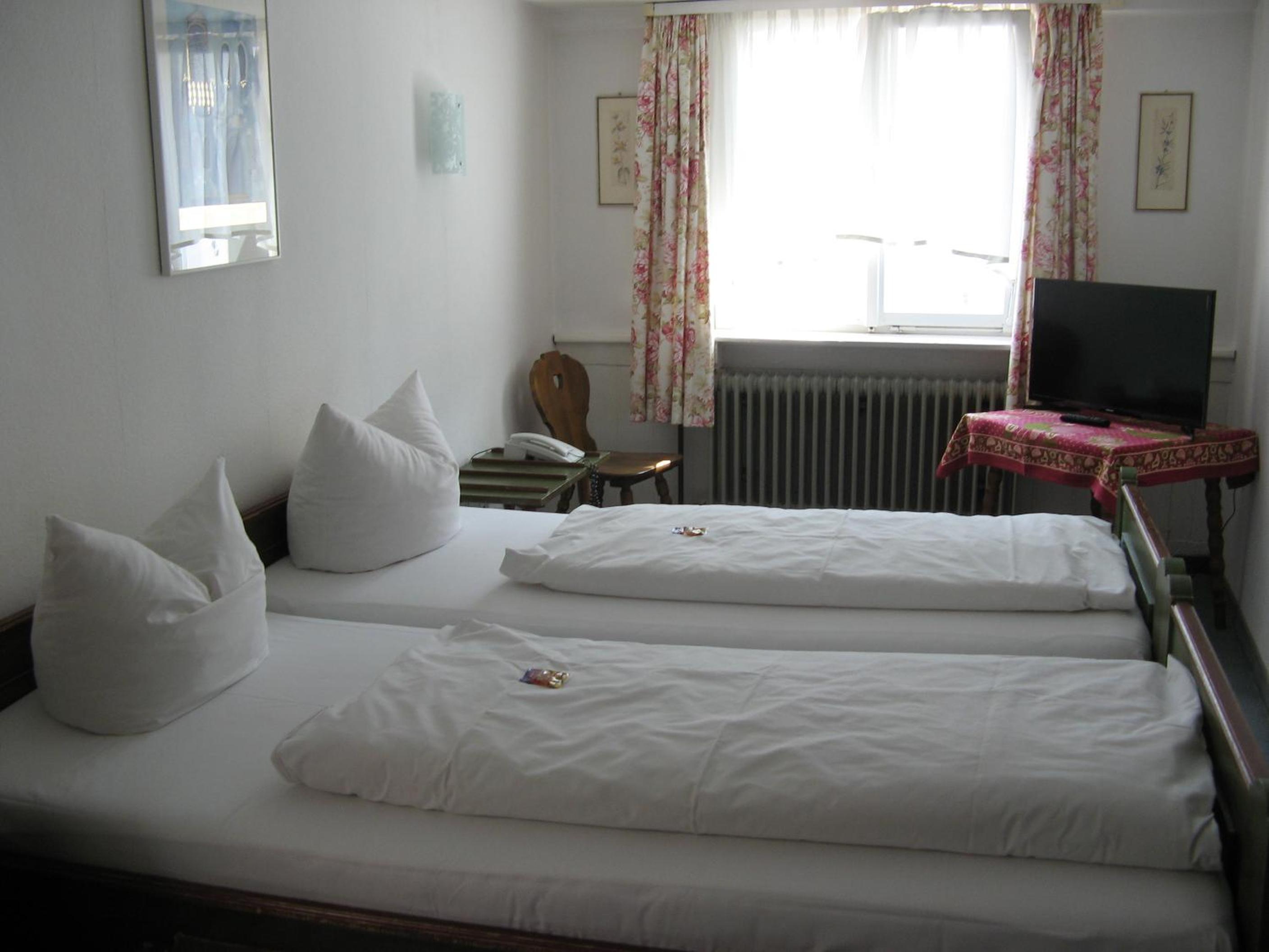 Twin Room with Private Bathroom photo 1