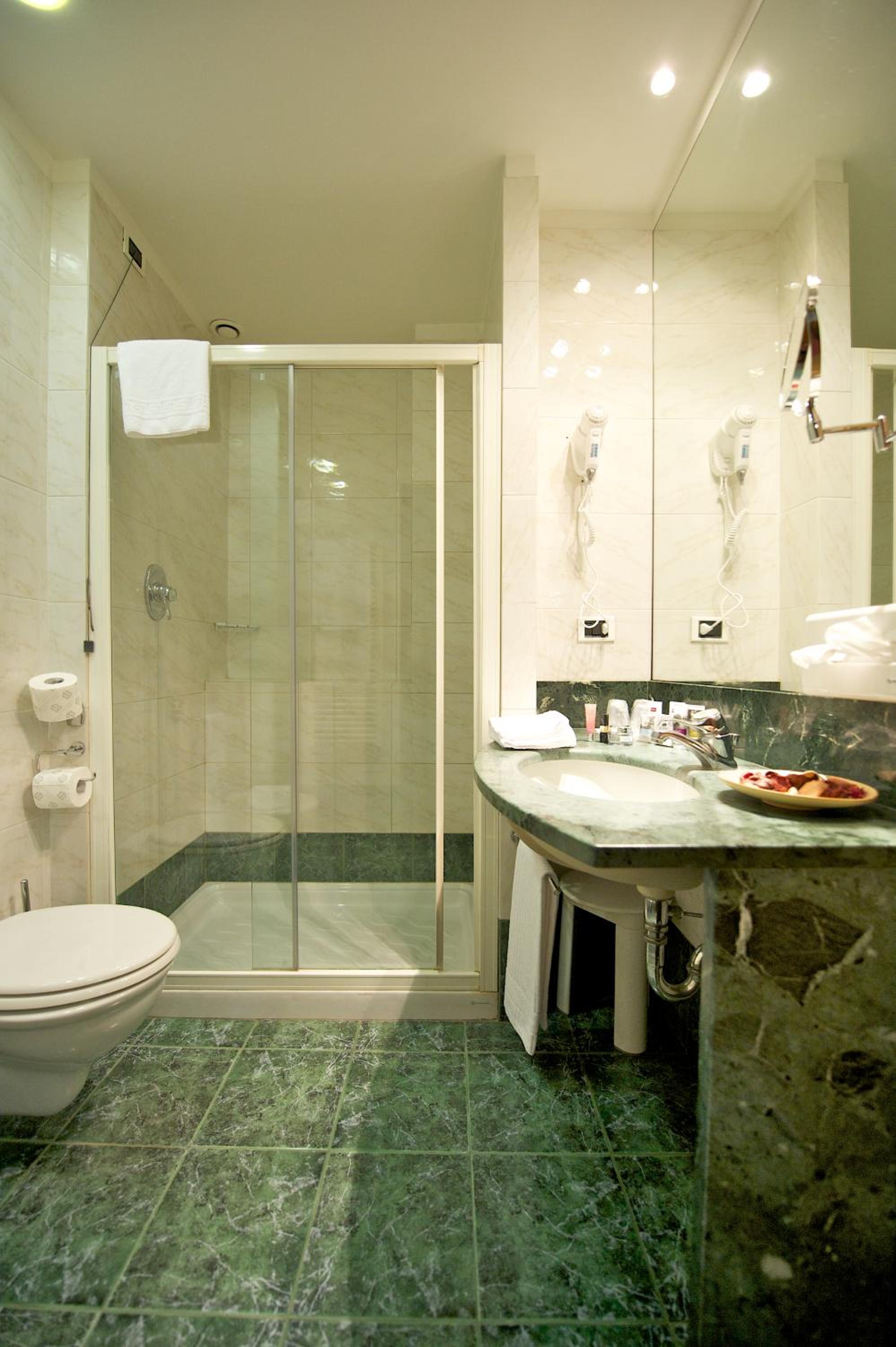 Double or Twin Room - Photo 3