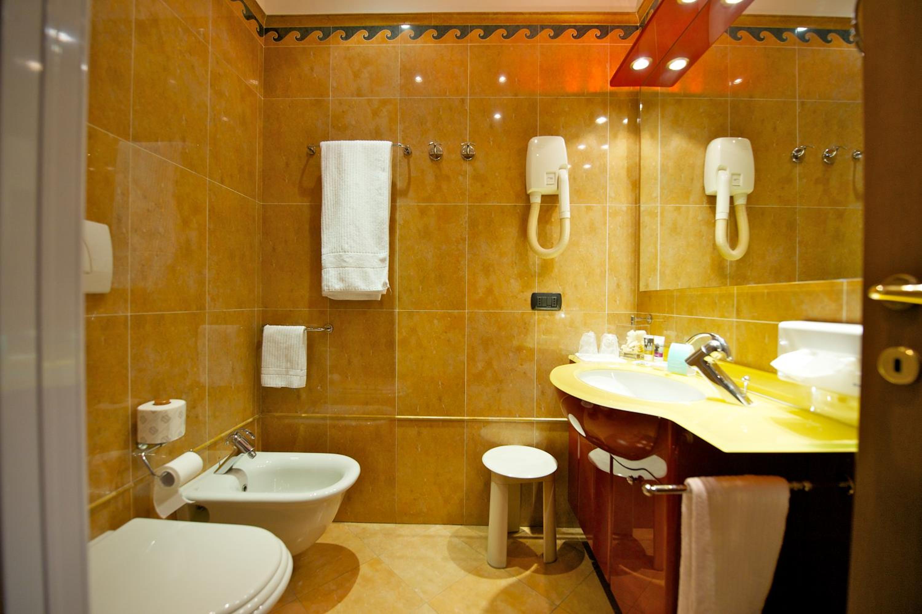 Double or Twin Room - Photo 4