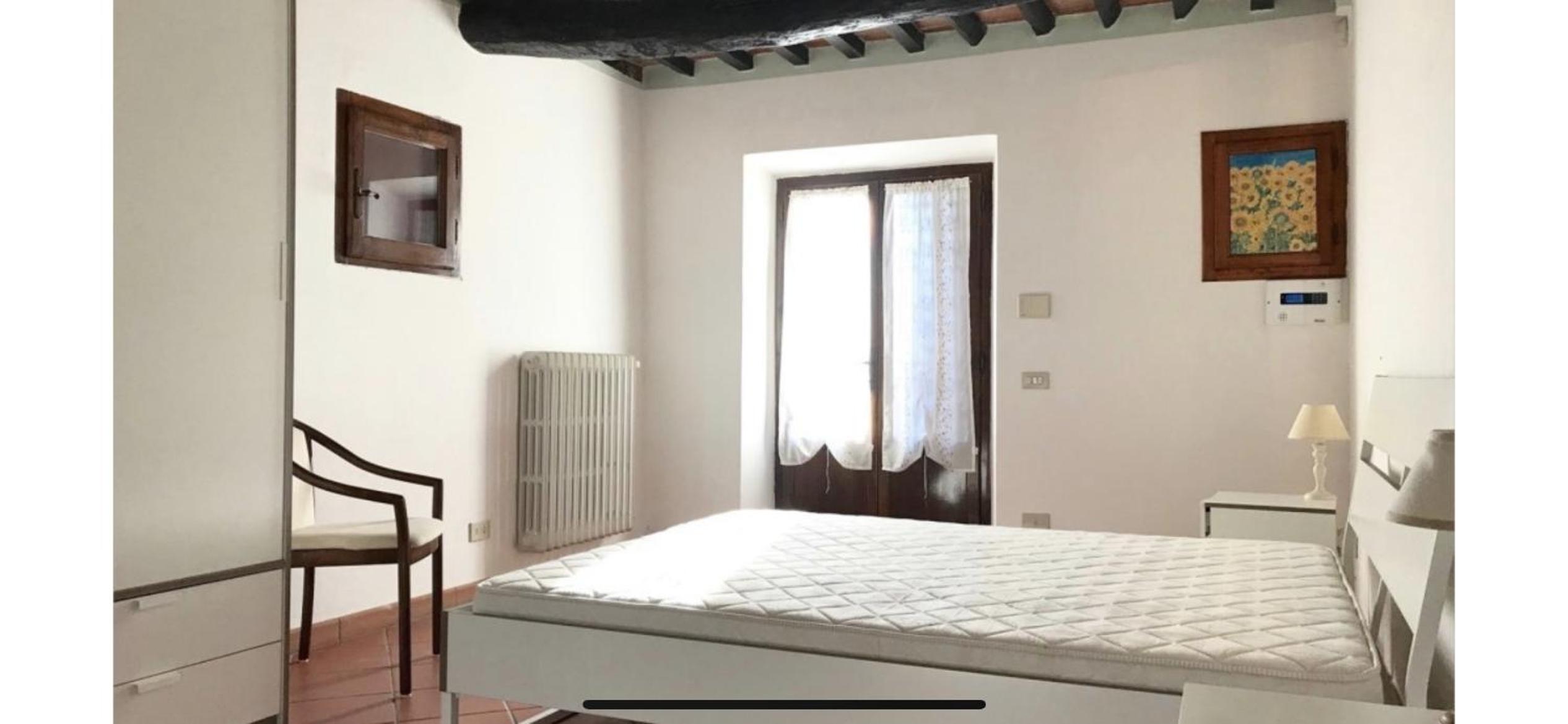 Six-Bedroom House photo 1