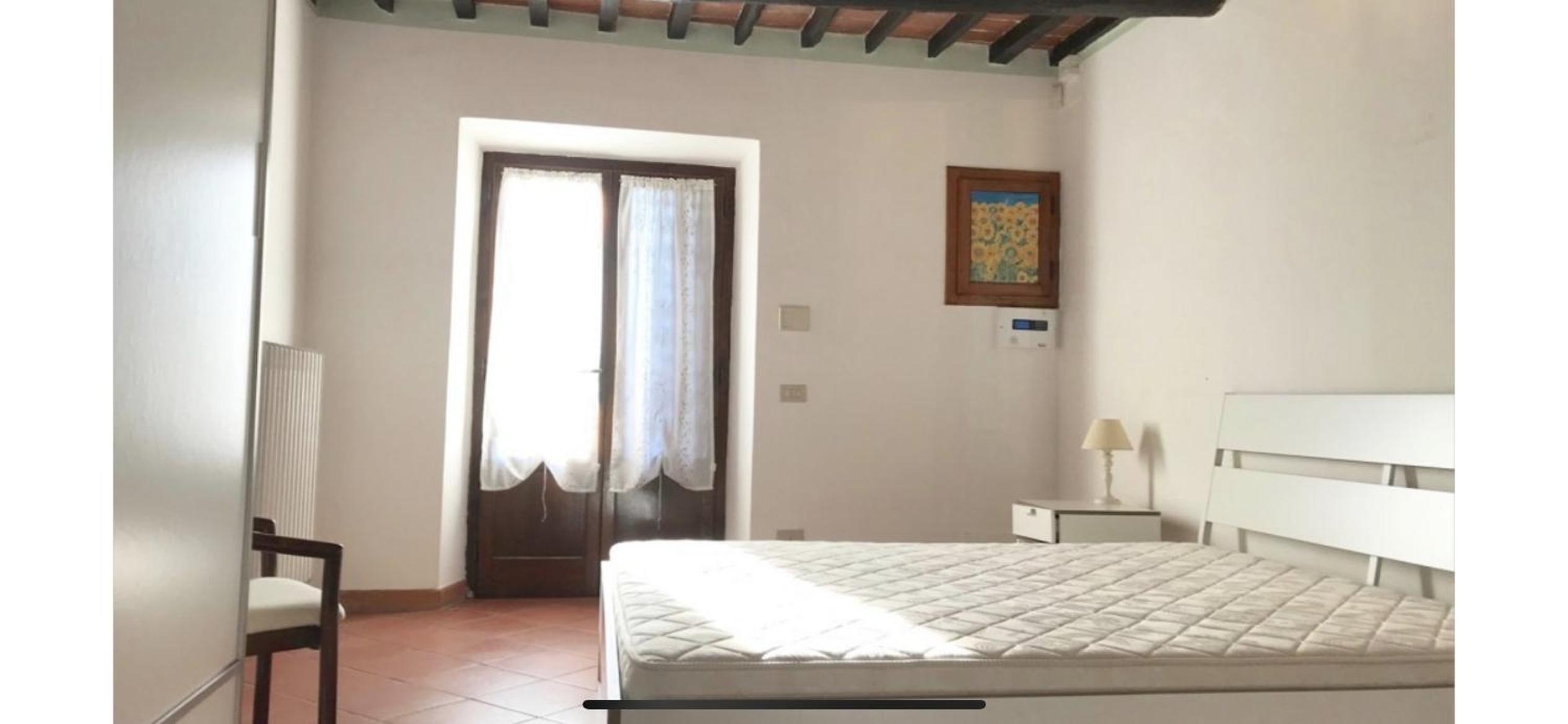 Six-Bedroom House photo 2