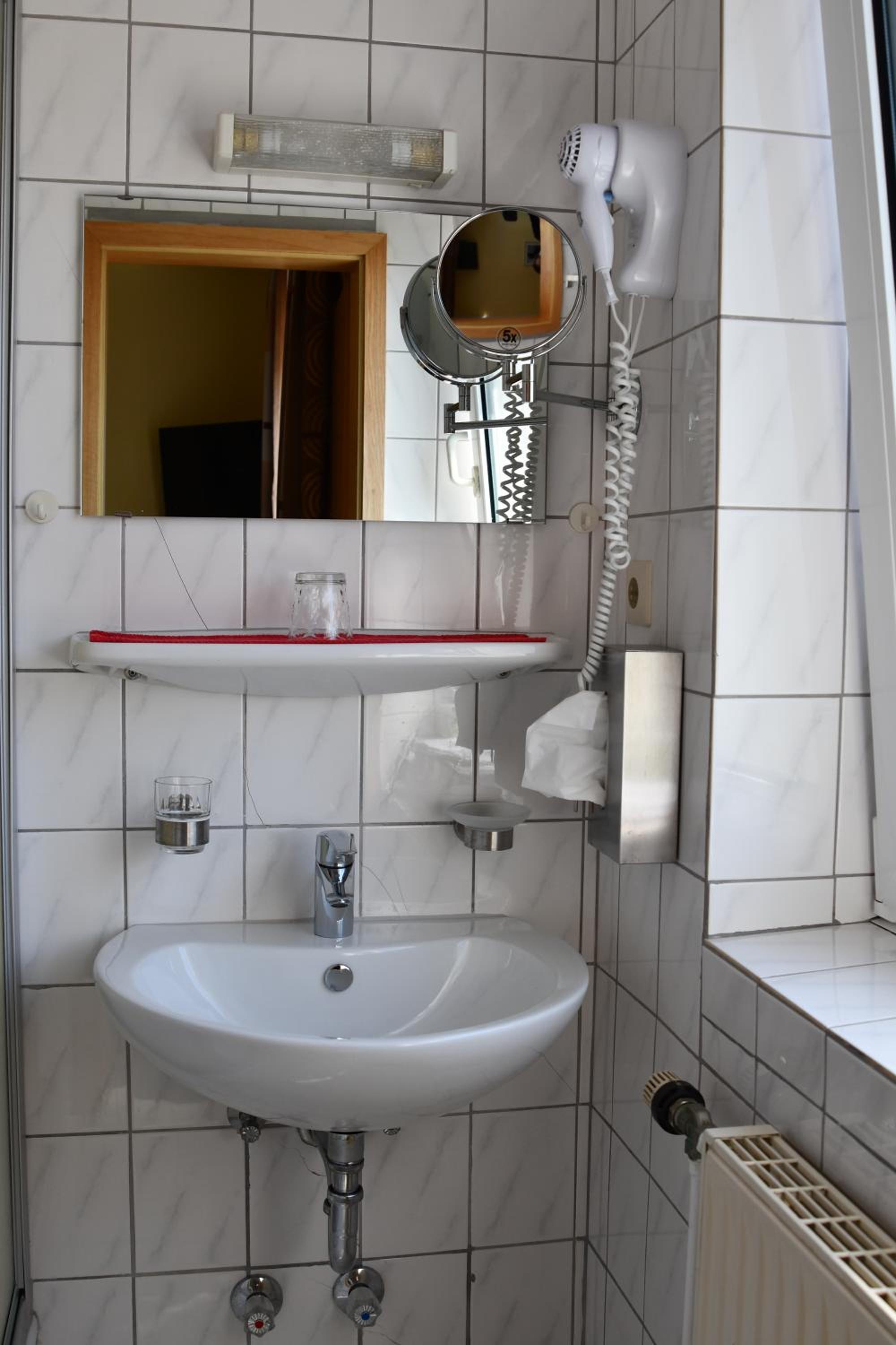 Single Room photo 3