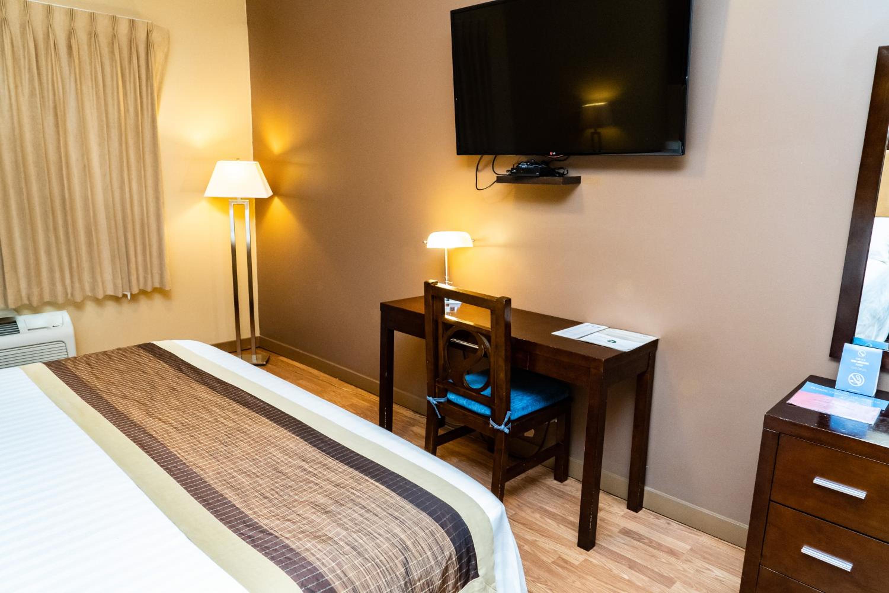 Deluxe Double Room with Shower - Photo 2