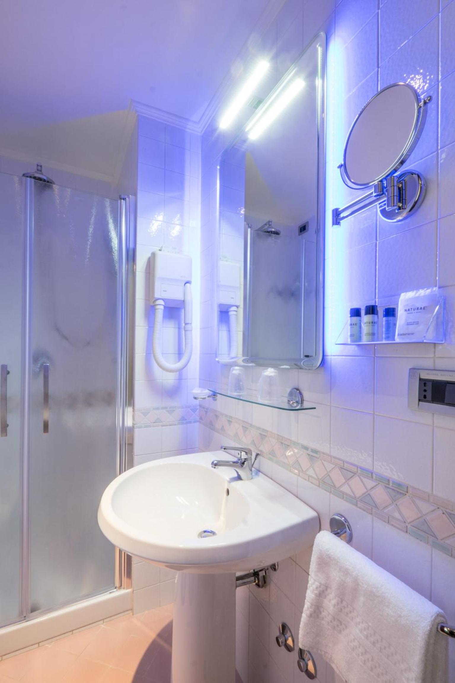 Superior Double or Twin Room - Photo 7