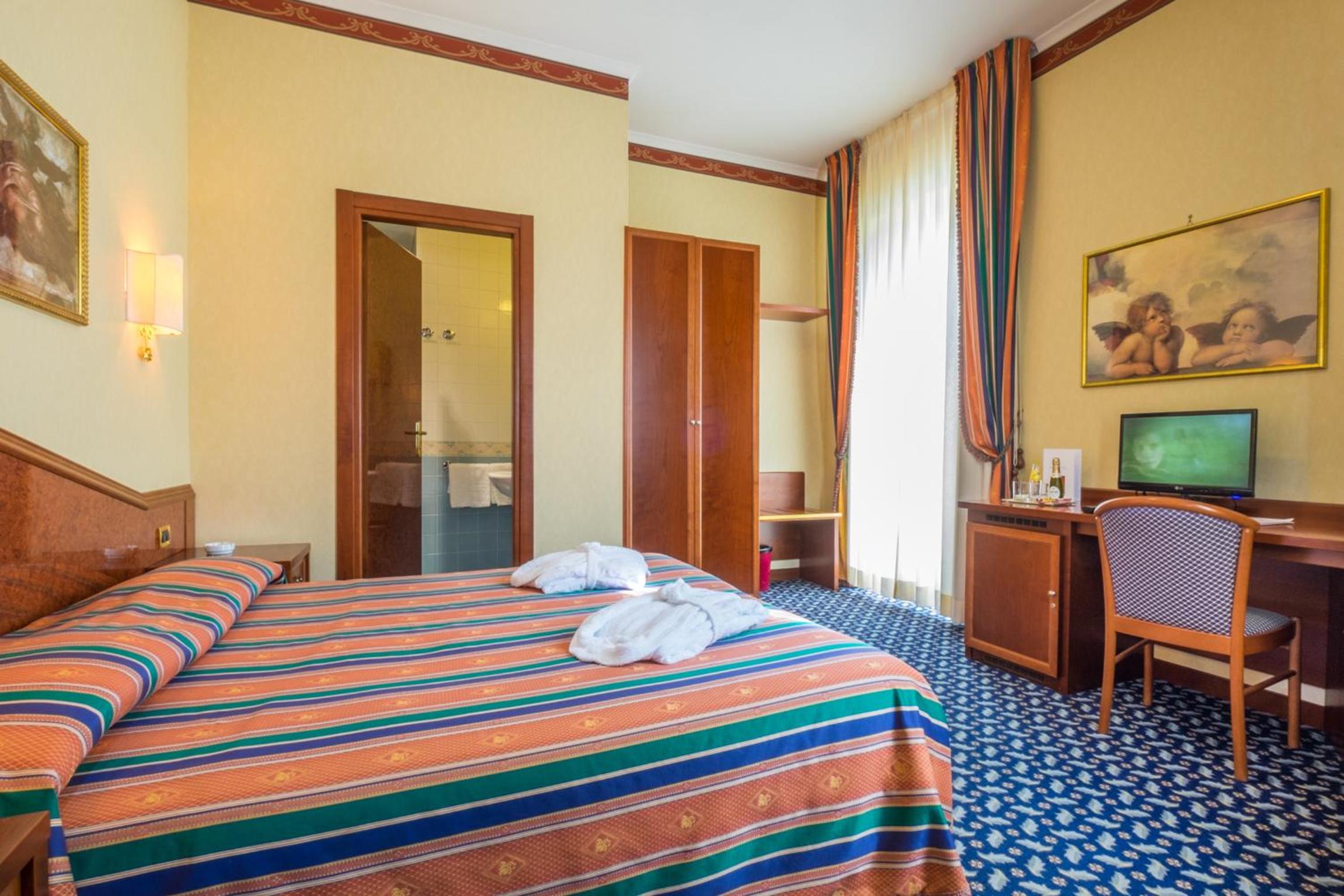Superior Double or Twin Room - Photo 8