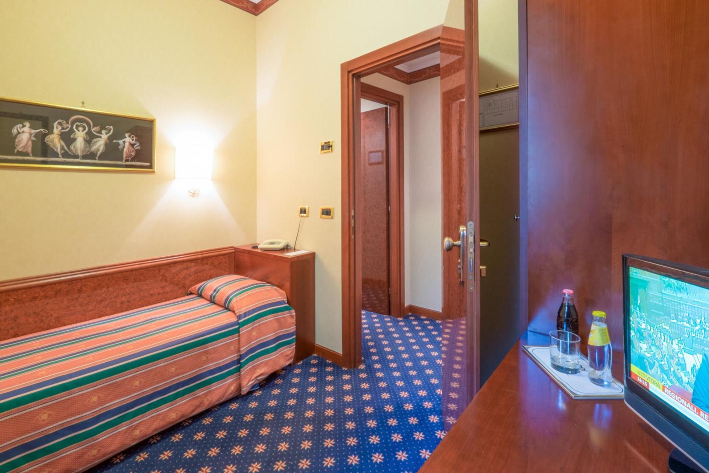 Classic Triple Room - Photo 8