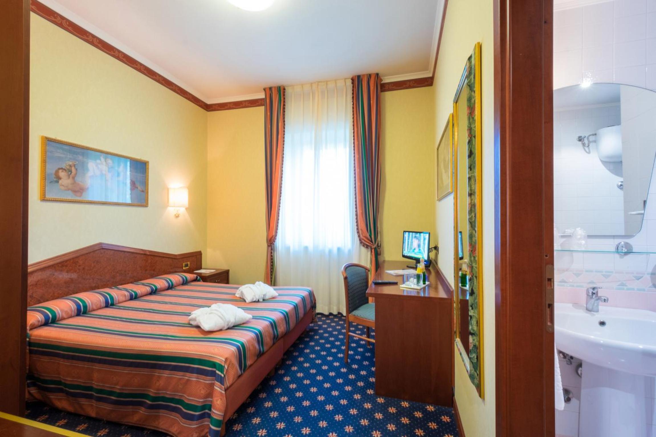 Superior Double or Twin Room - Photo 5