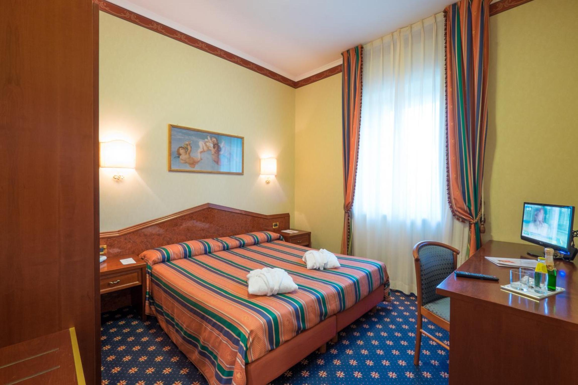 Superior Double or Twin Room - Photo 9