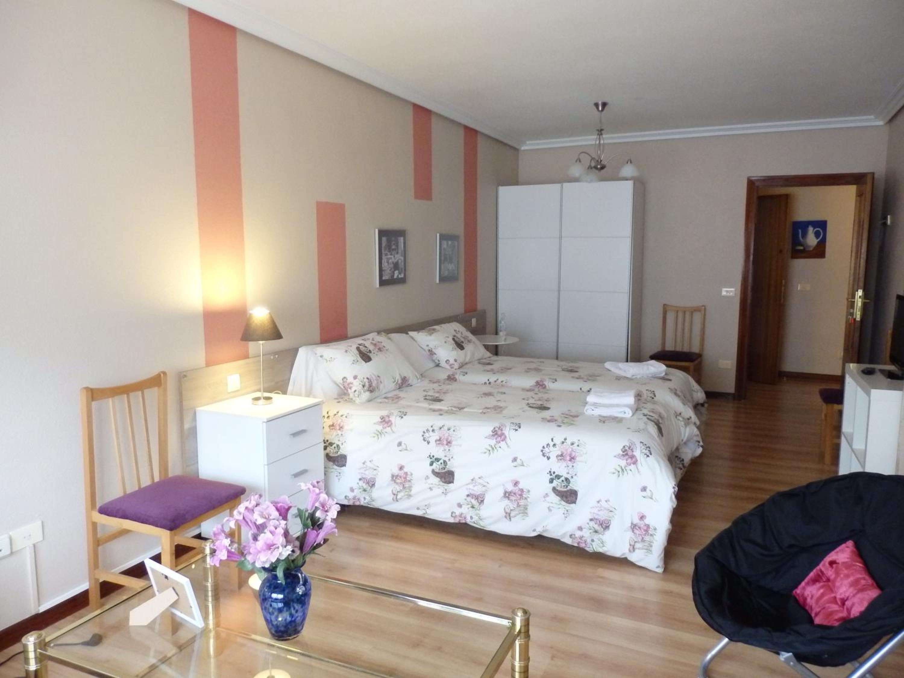 Twin Room with Shared Bathroom photo 2