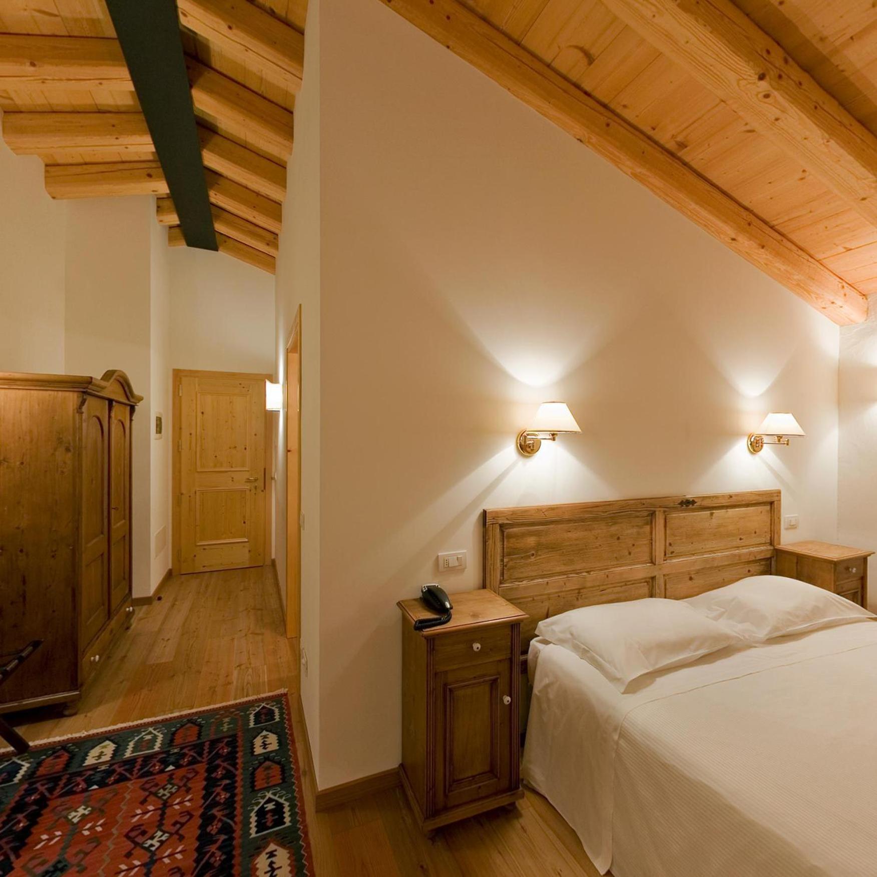 Double Room with Spa Bath photo 3