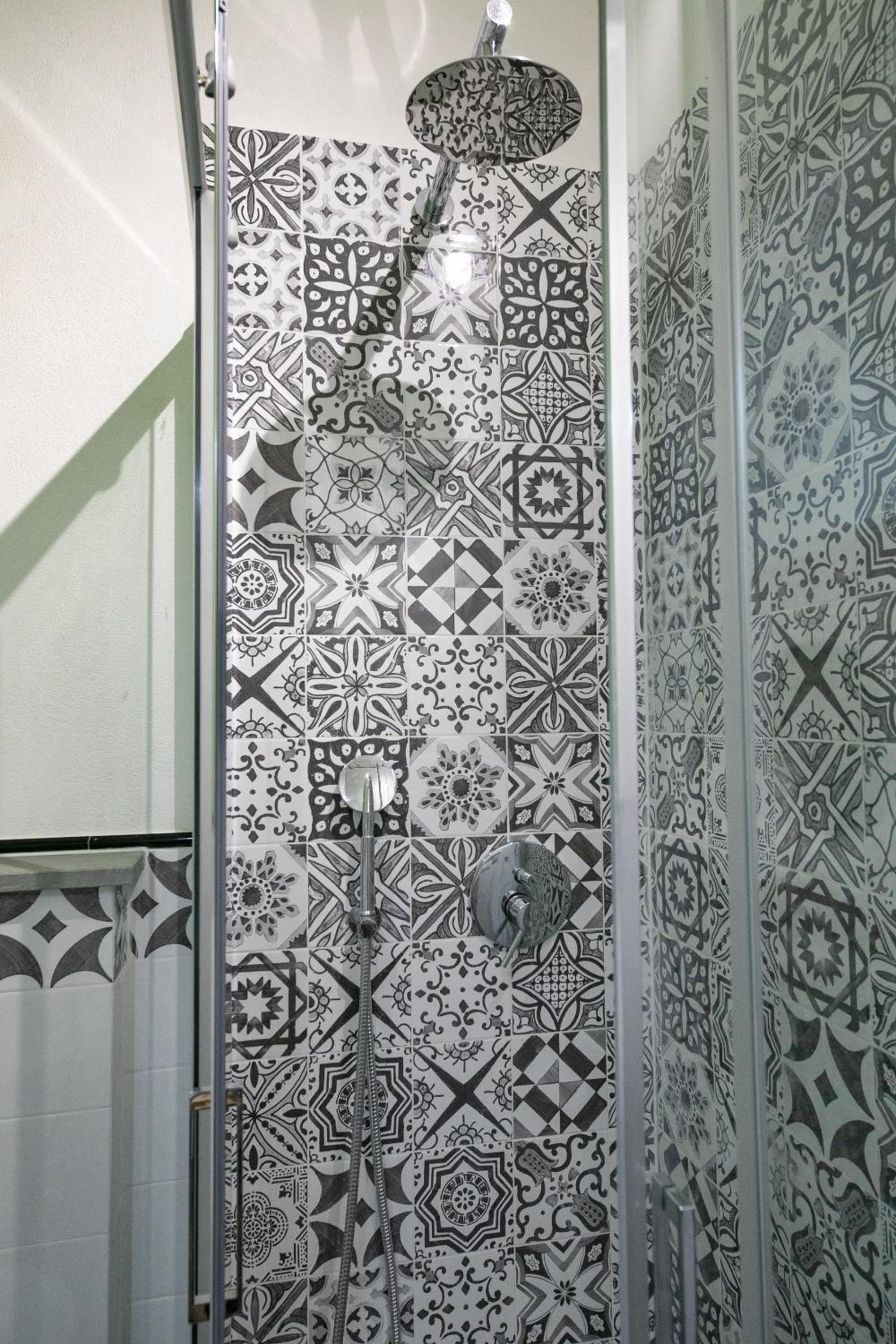 Double Room with Shared Bathroom photo 2