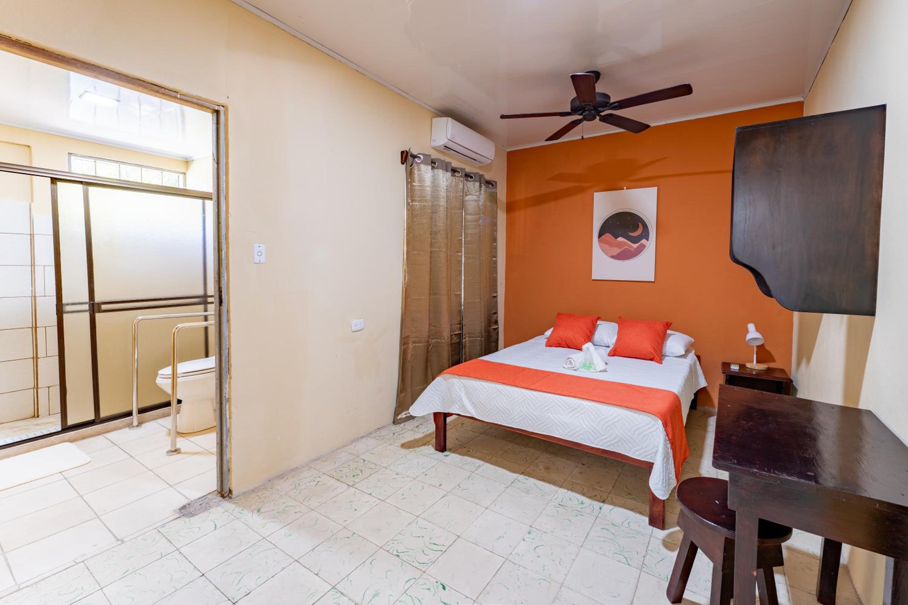 Double Room with Private Bathroom photo 1