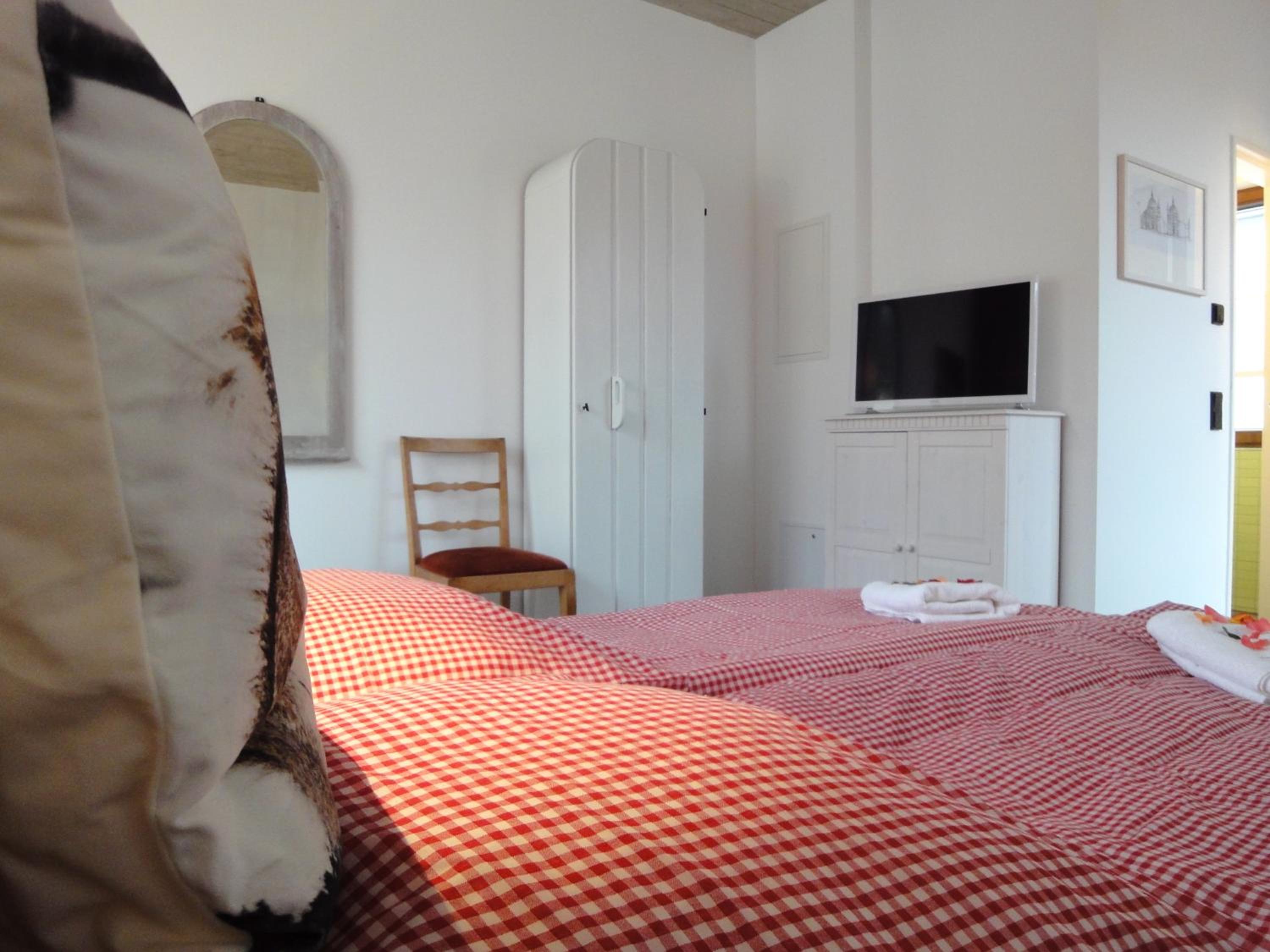 One-Bedroom Apartment - Photo 11