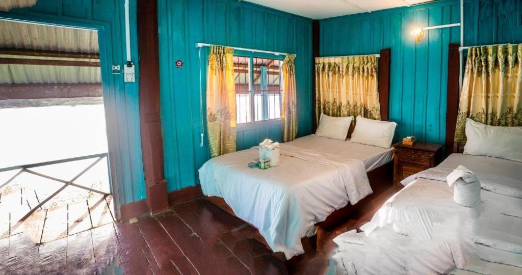 Double or Twin Room with Lake View
