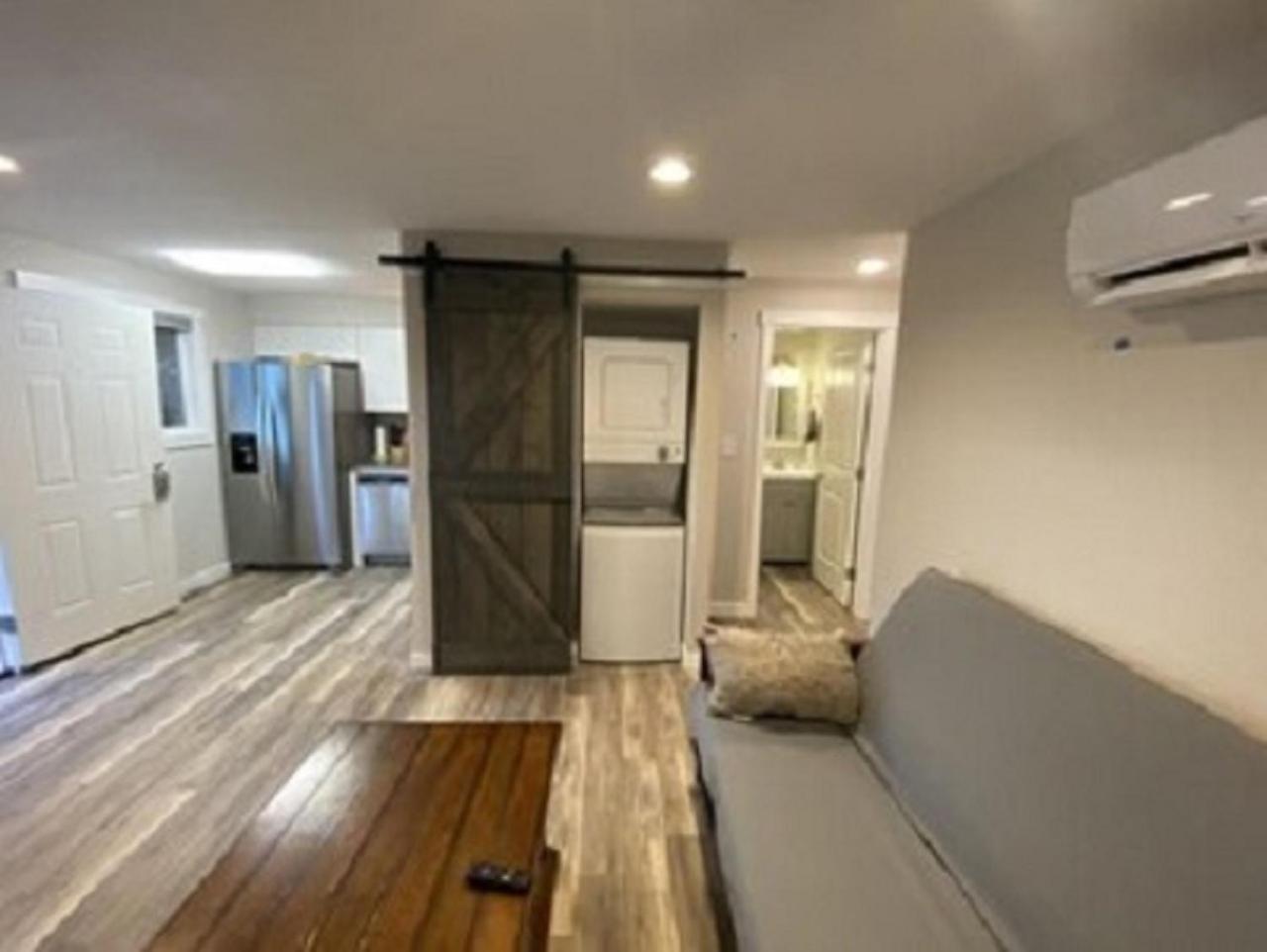 One-Bedroom Apartment photo 3