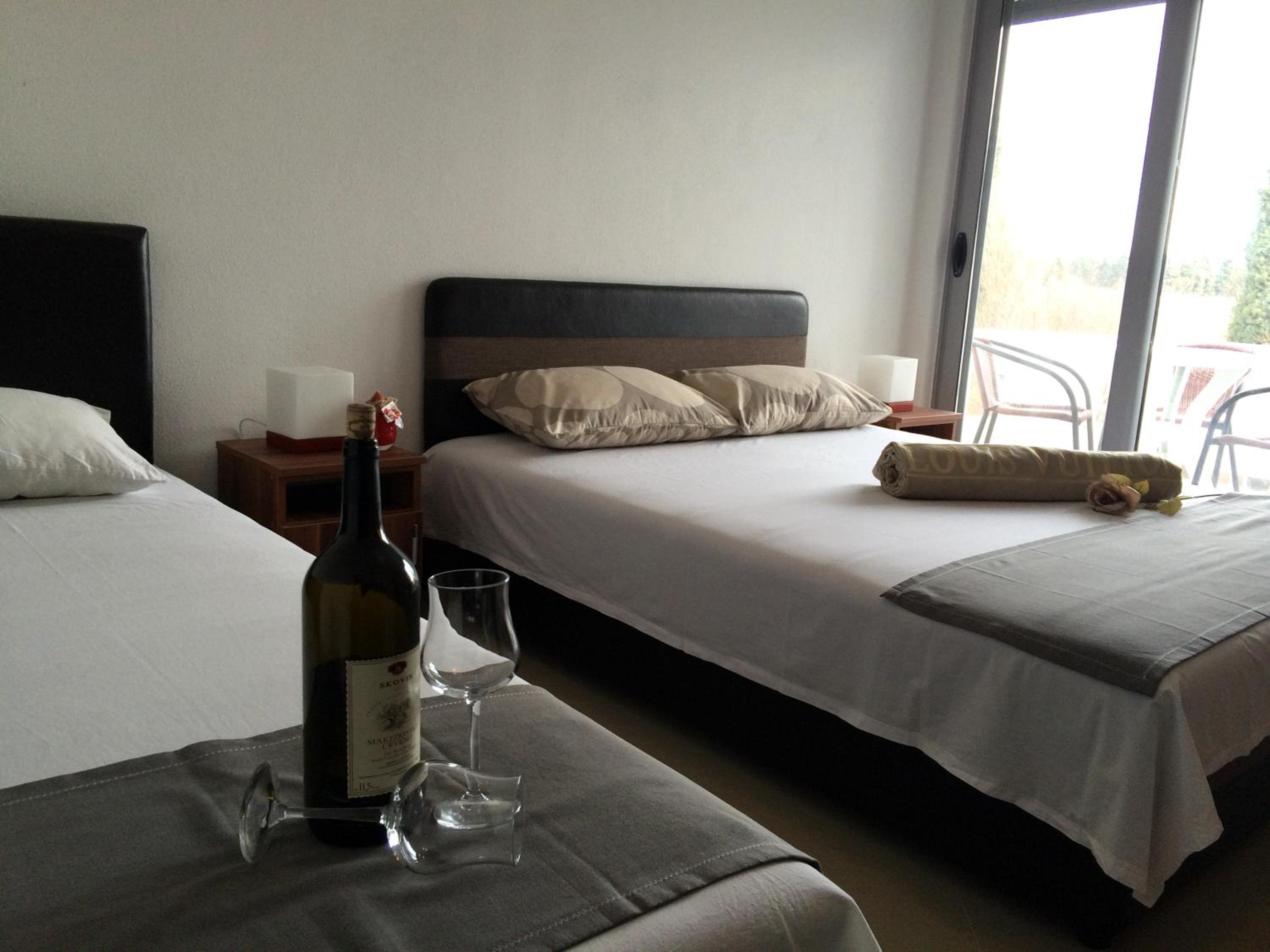 Studio with Terrace (3 Adults) - Photo 7