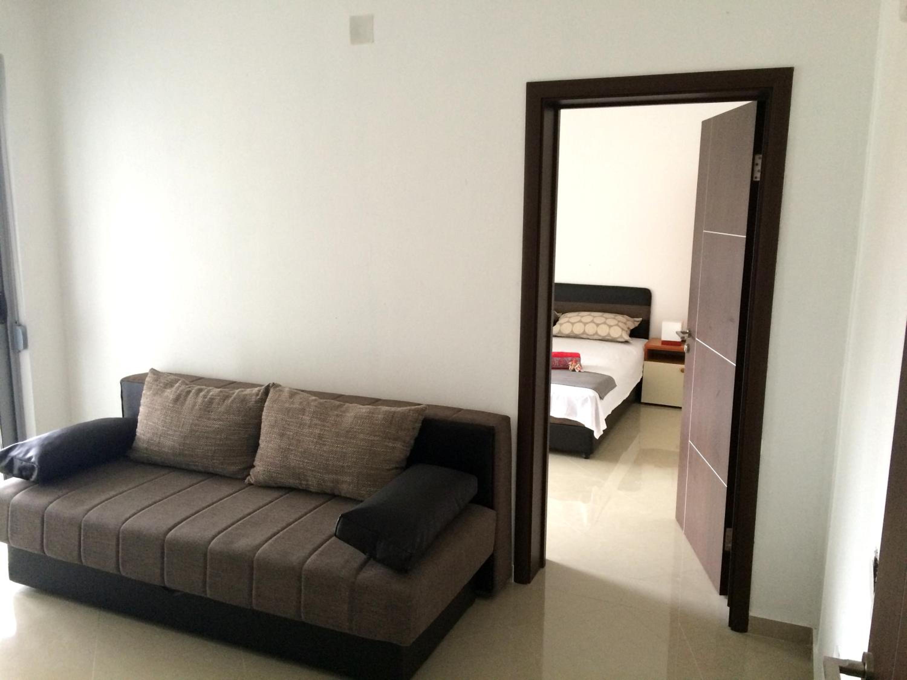 One-Bedroom Apartment with Terrace - Photo 9