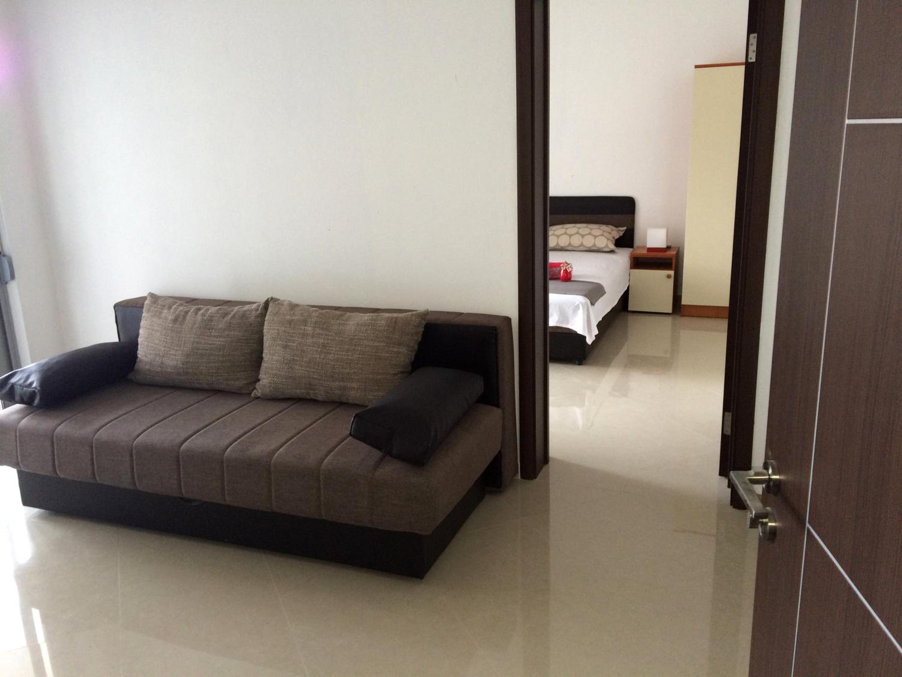 One-Bedroom Apartment with Terrace - Photo 7