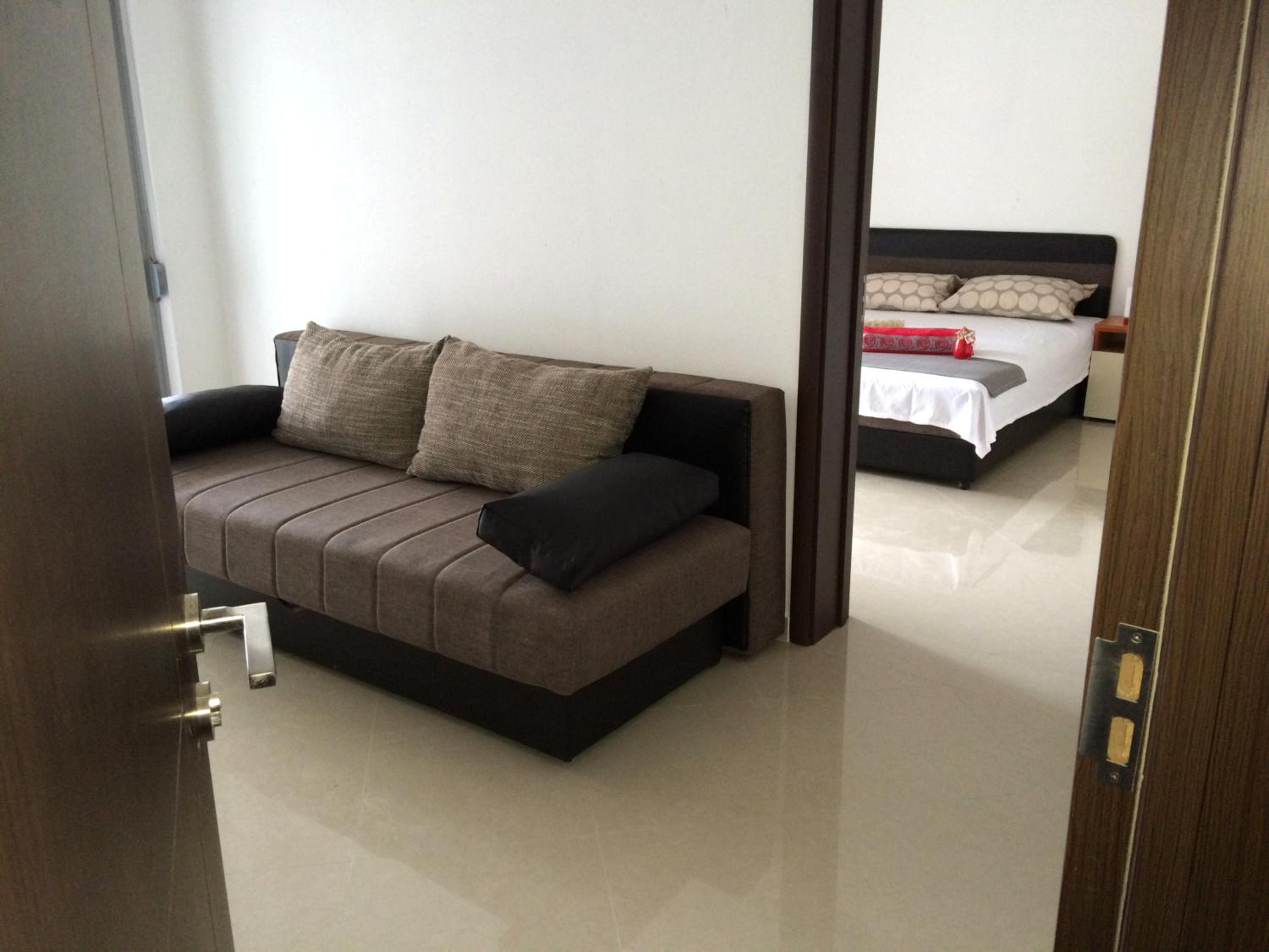 One-Bedroom Apartment with Terrace - Photo 5