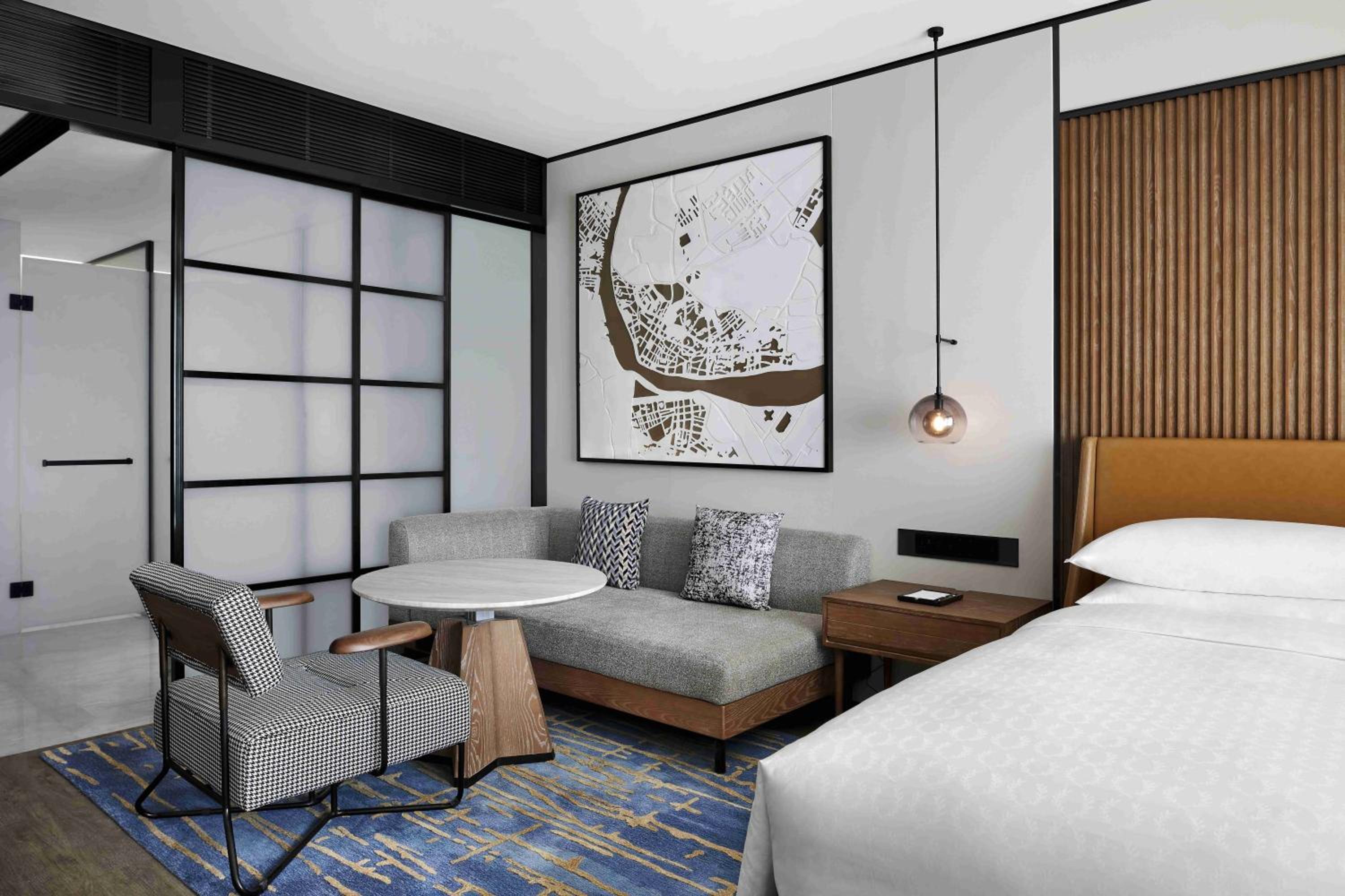 Premium King Room - Photo 3