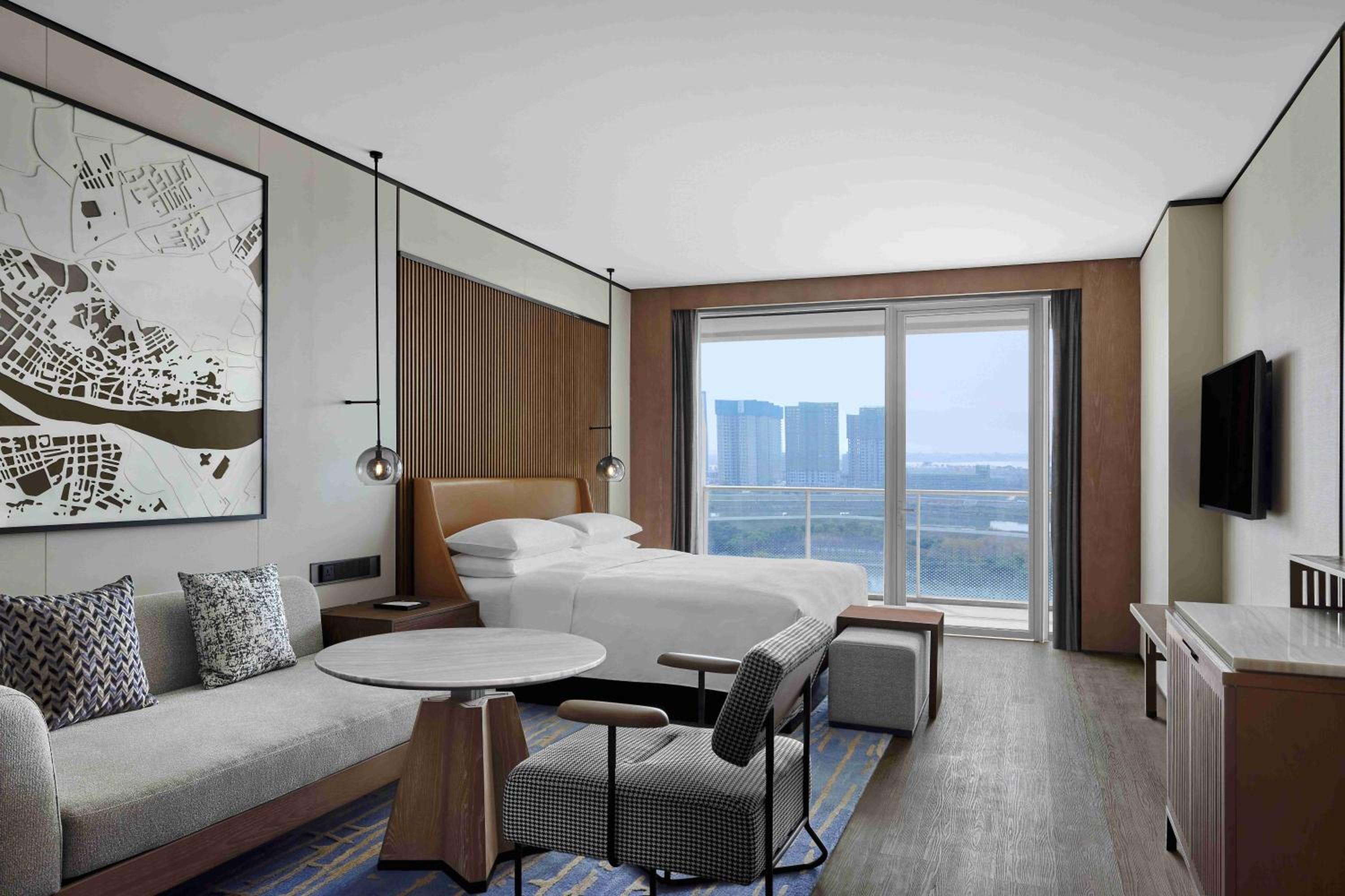 Deluxe King Room - Photo 4